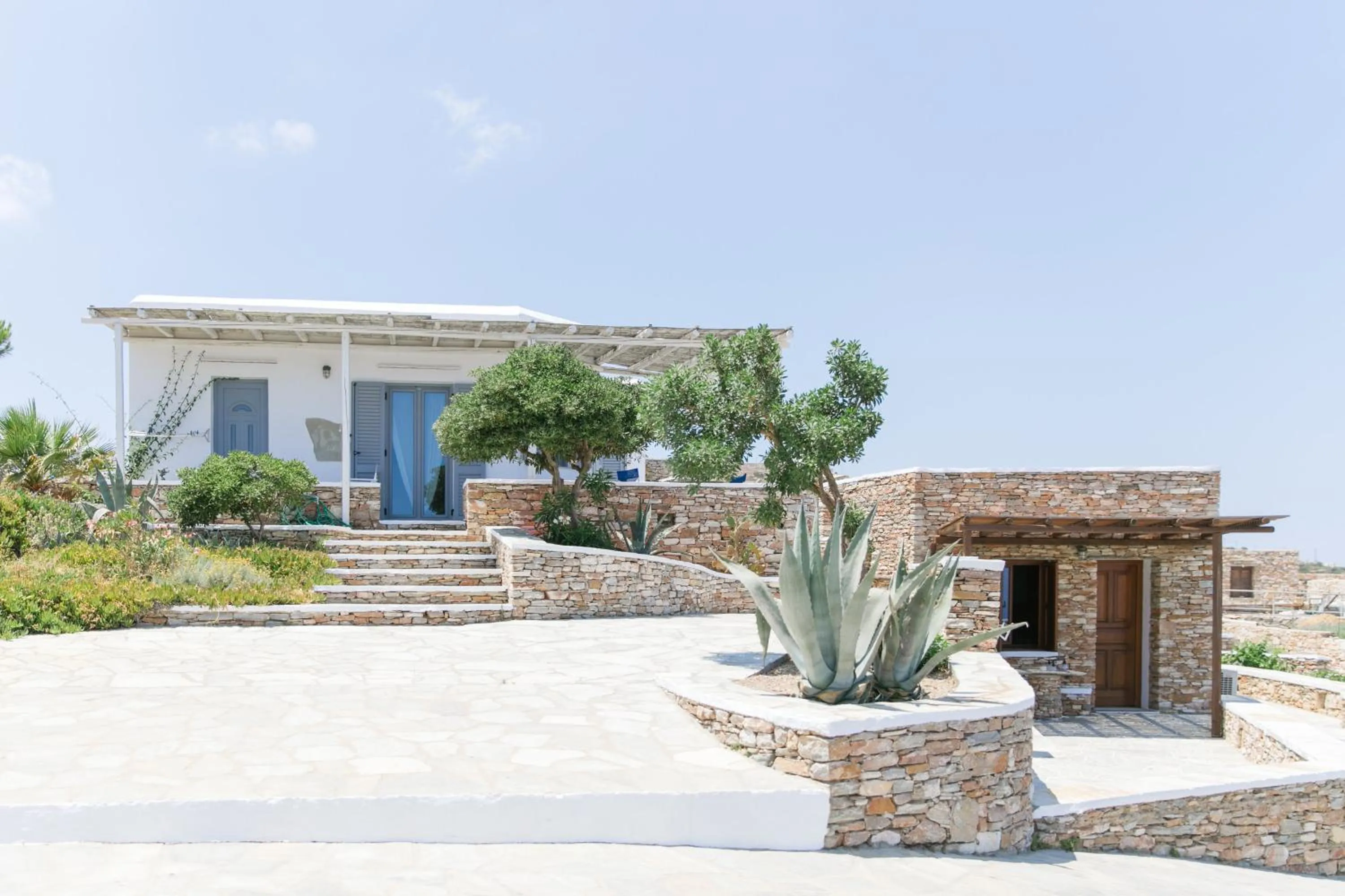 Property building in Windmill Bella Vista