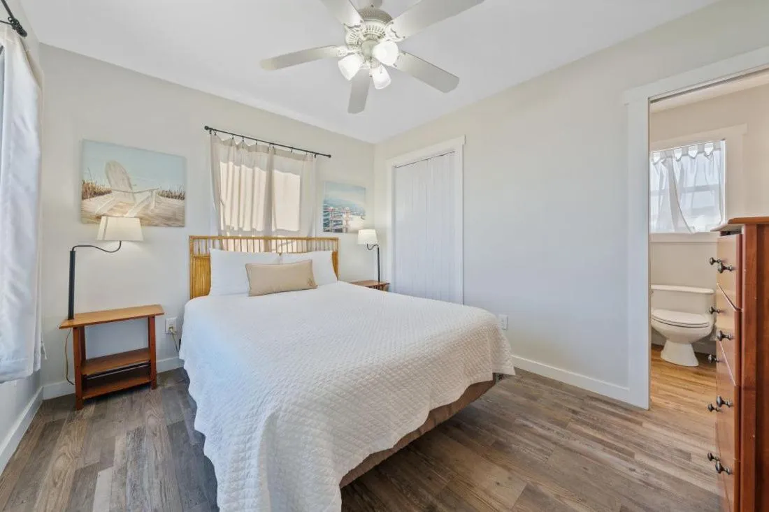 Toilet, Bed in La Casita Azul by Youngs Suncoast