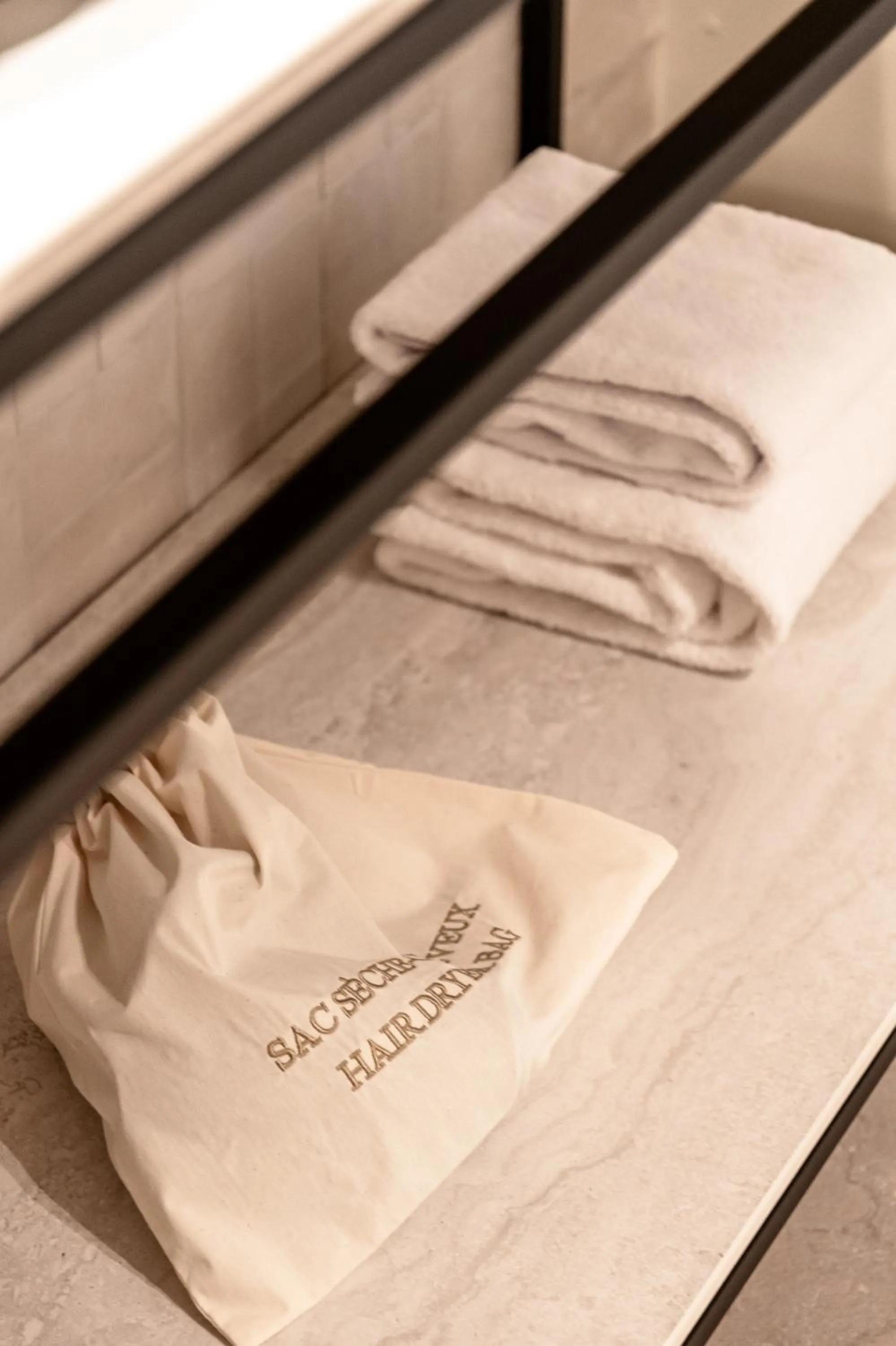 Bathroom, Bed in Hotel T