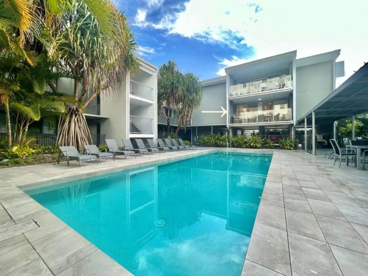 6Apt Beautifully renovated on Hastings Street