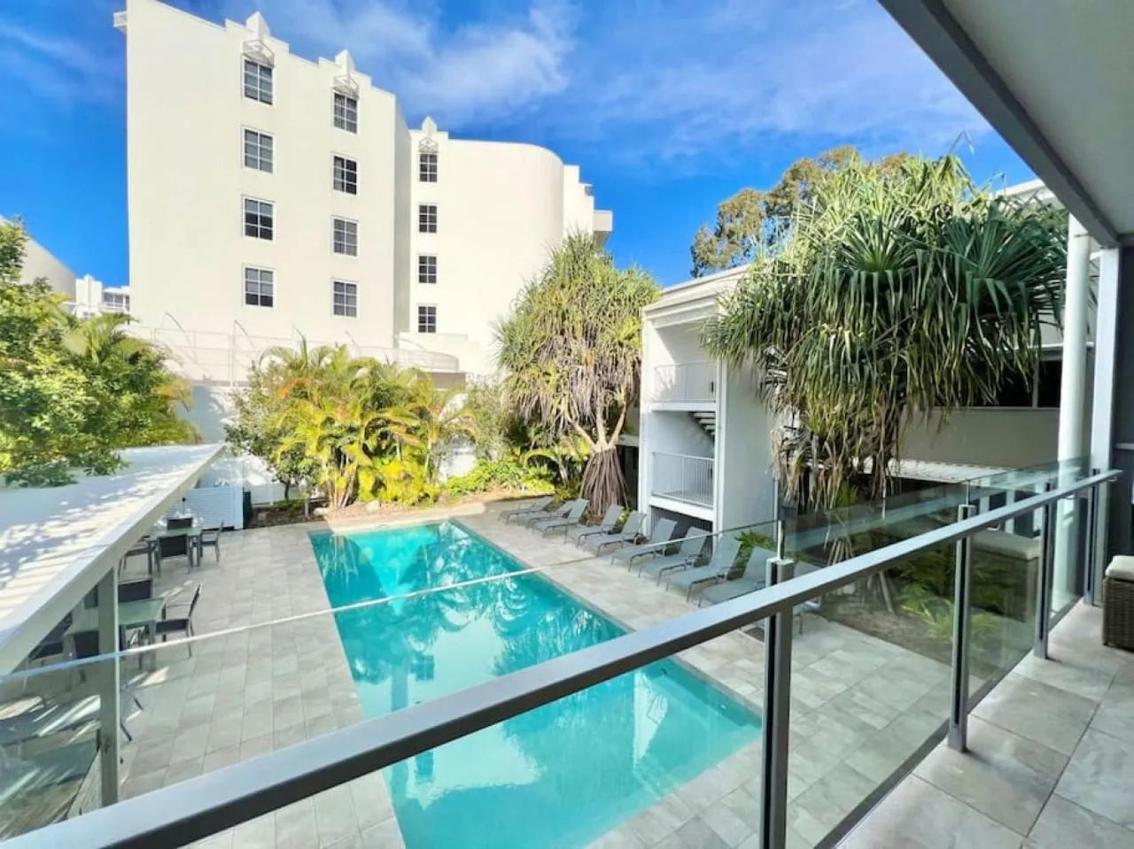 6Apt Beautifully renovated on Hastings Street