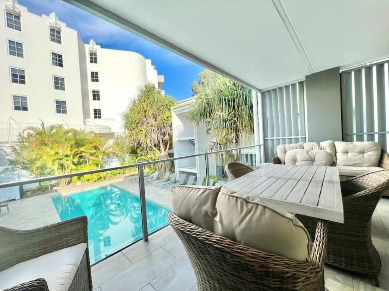 6Apt Beautifully renovated on Hastings Street