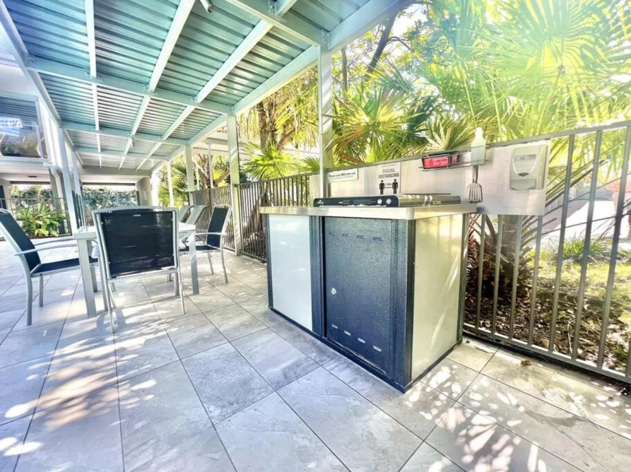 6Apt Beautifully renovated on Hastings Street