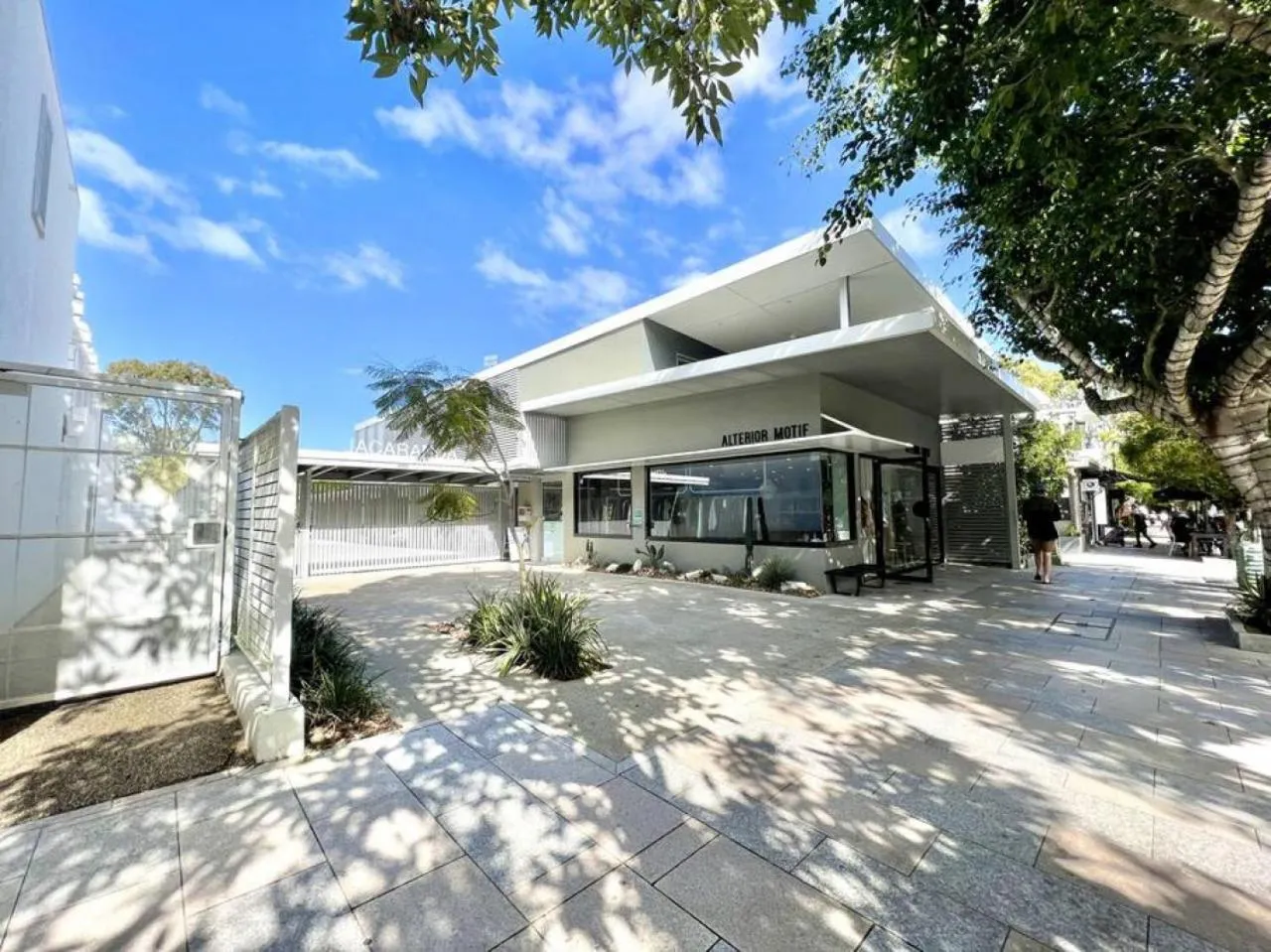 6Apt Beautifully renovated on Hastings Street