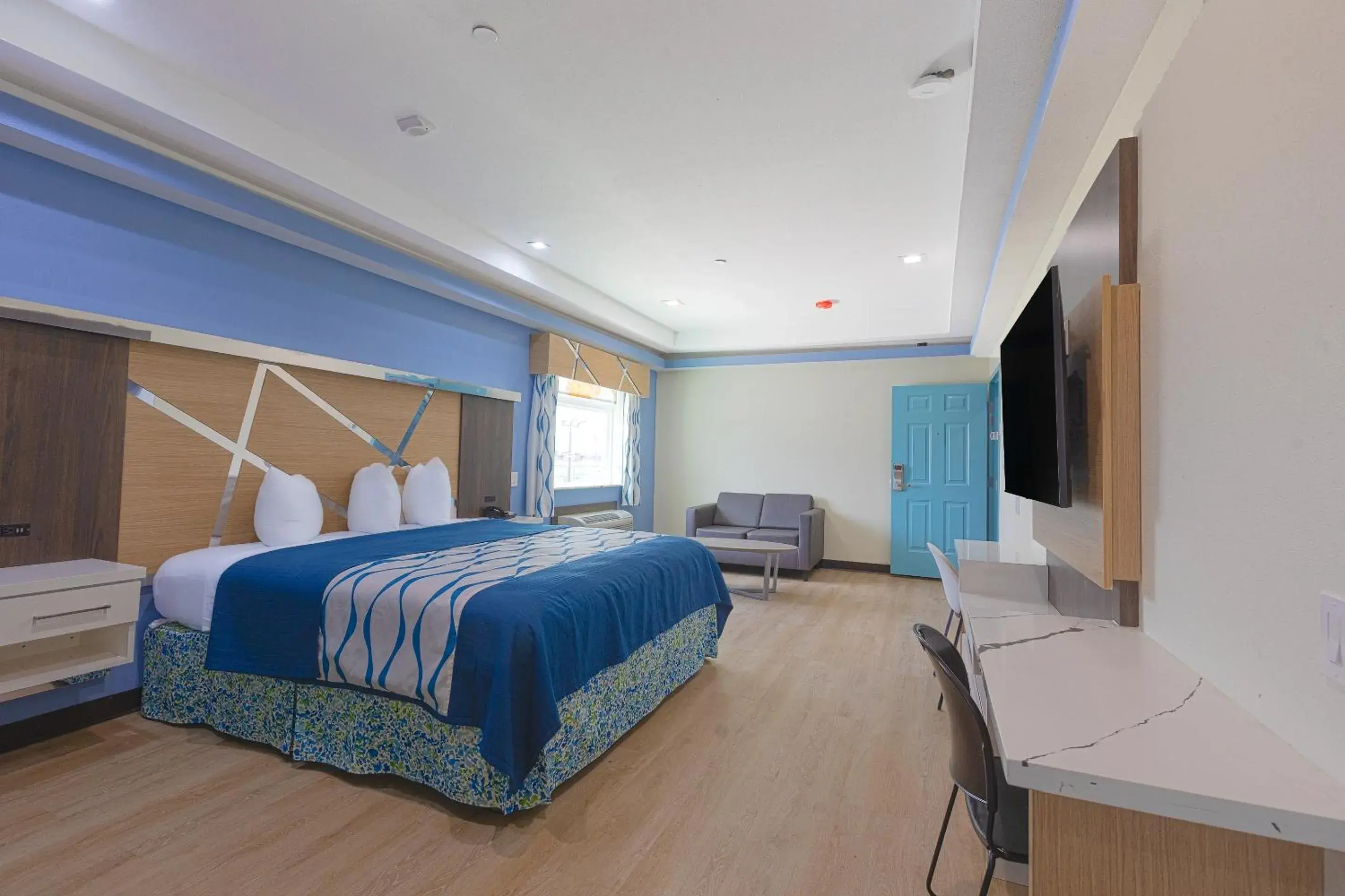 King Bed with Kitchenette in La Vyoma Villas, Westpark Hwy 6 King Bed with Kitchenette in La Vyoma Villas, Westpark Hwy 6