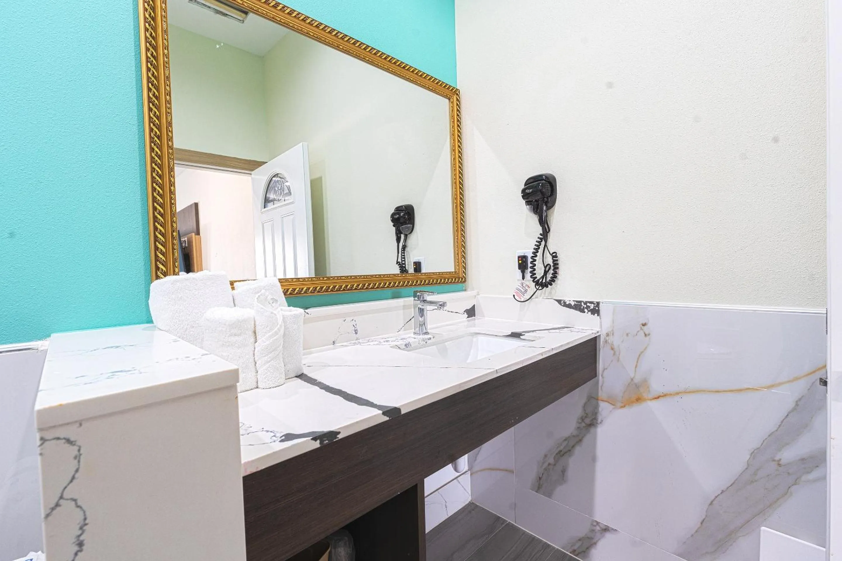 Bathroom in La Vyoma Villas, Westpark Hwy 6