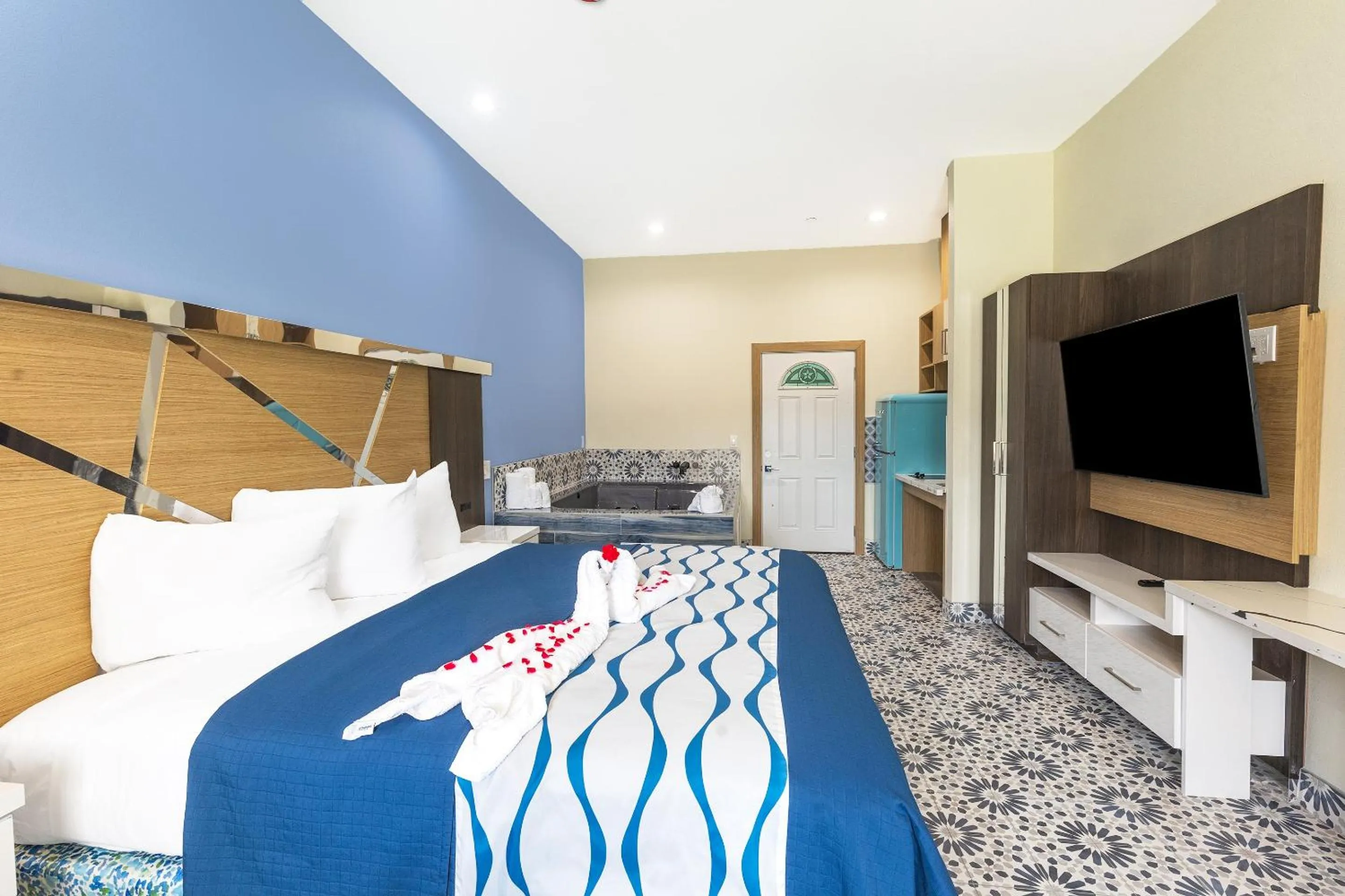 Bedroom, Bed in La Vyoma Villas, Westpark Hwy 6