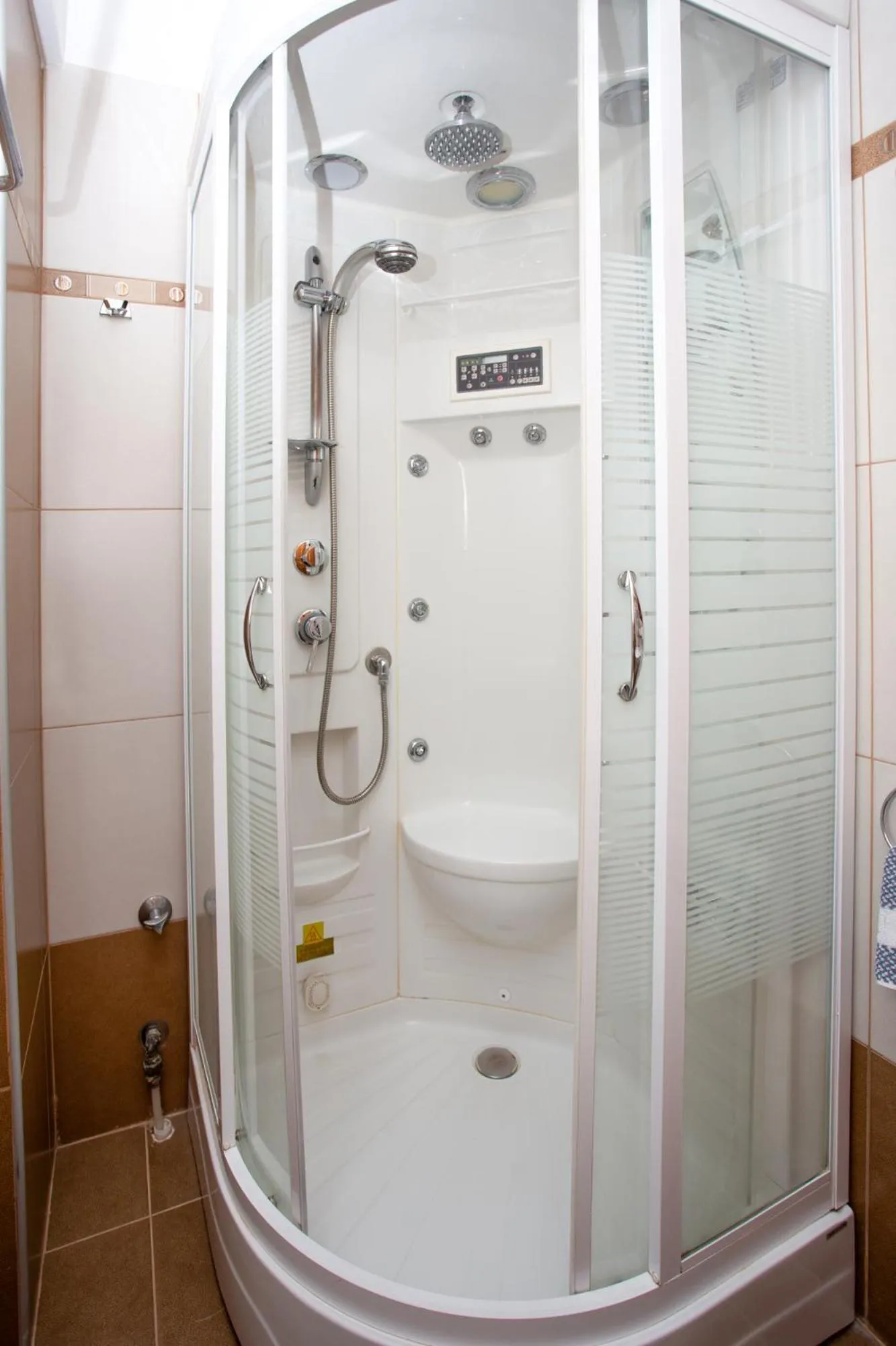 Shower in Hotel Adonis