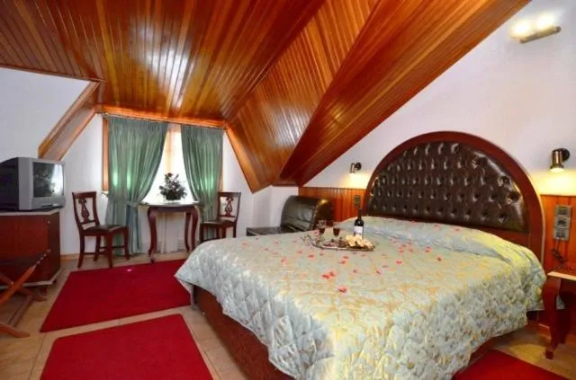 Photo of the whole room, Bed in Hotel Apollon