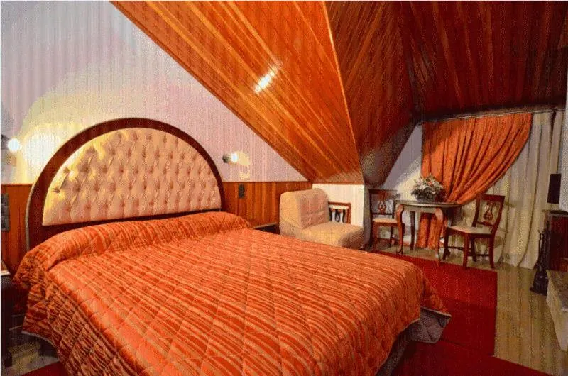 Bed in Hotel Apollon
