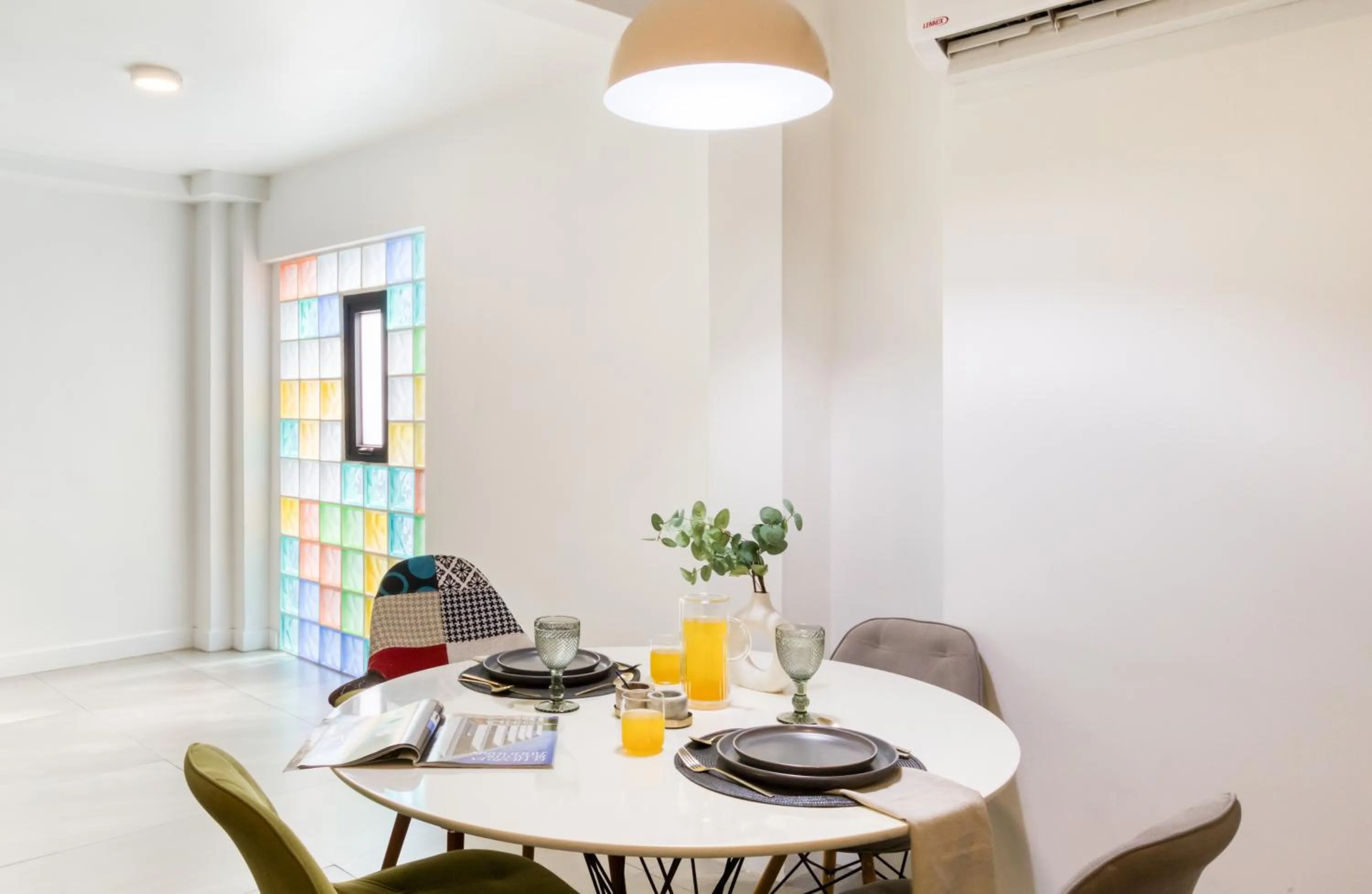 Dining area in Comfort Suites Tijuana