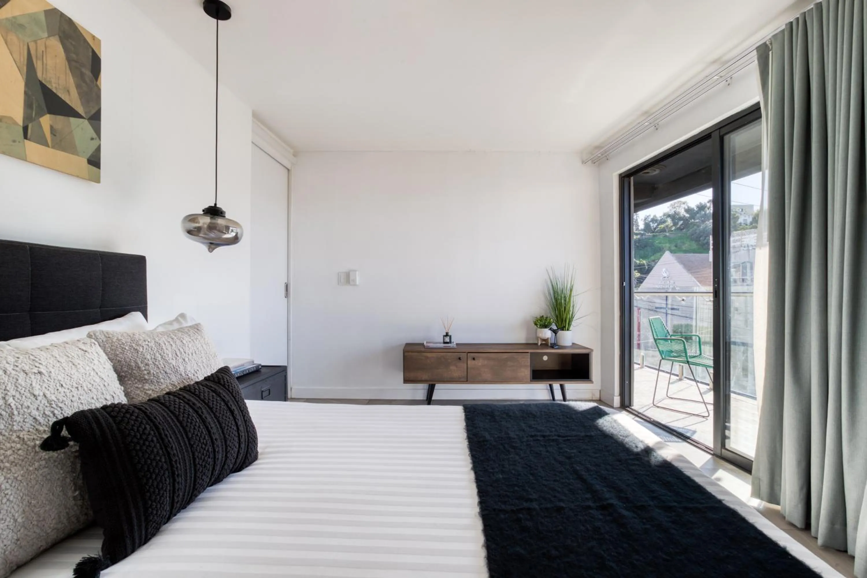 Balcony/Terrace, Bed in Comfort Suites Tijuana