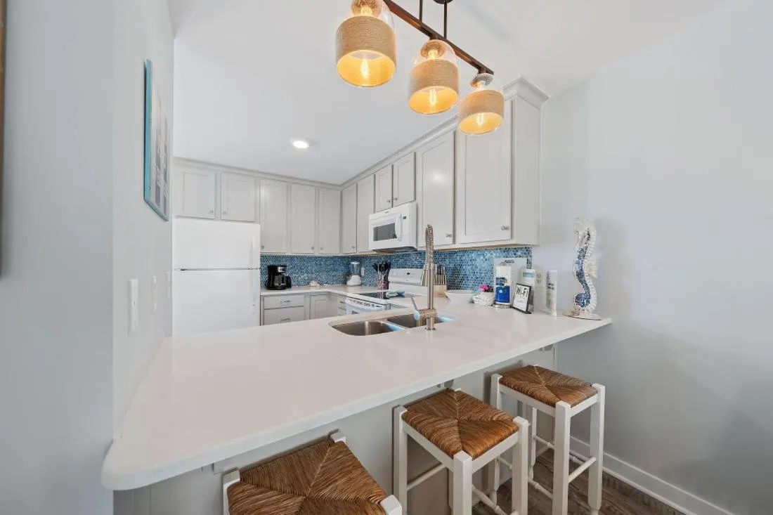 Sand Dollar 28 by Youngs Suncoast