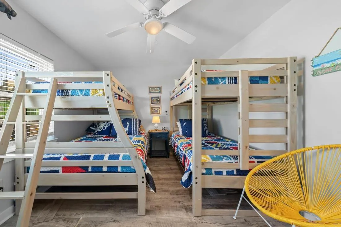 Bed in Sand Dollar 28 by Youngs Suncoast