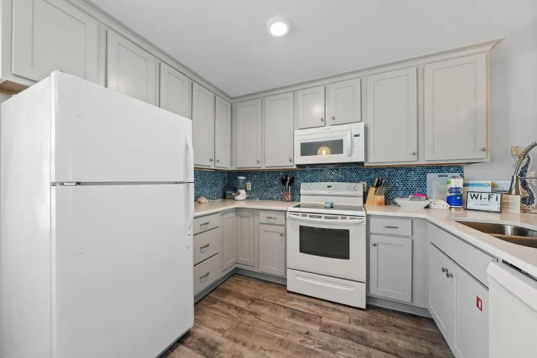 Sand Dollar 28 by Youngs Suncoast