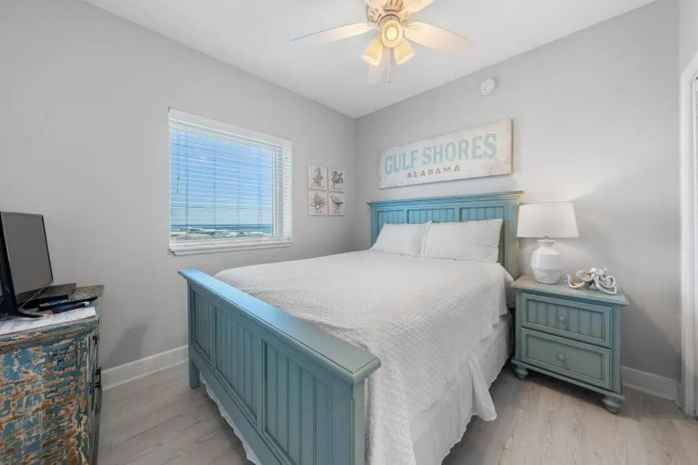 Bed in Sanibel 907 by Youngs Suncoast