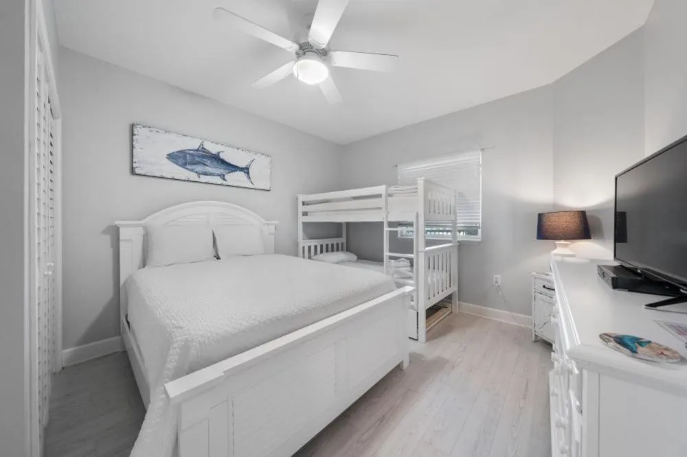 Bed in Sanibel 907 by Youngs Suncoast