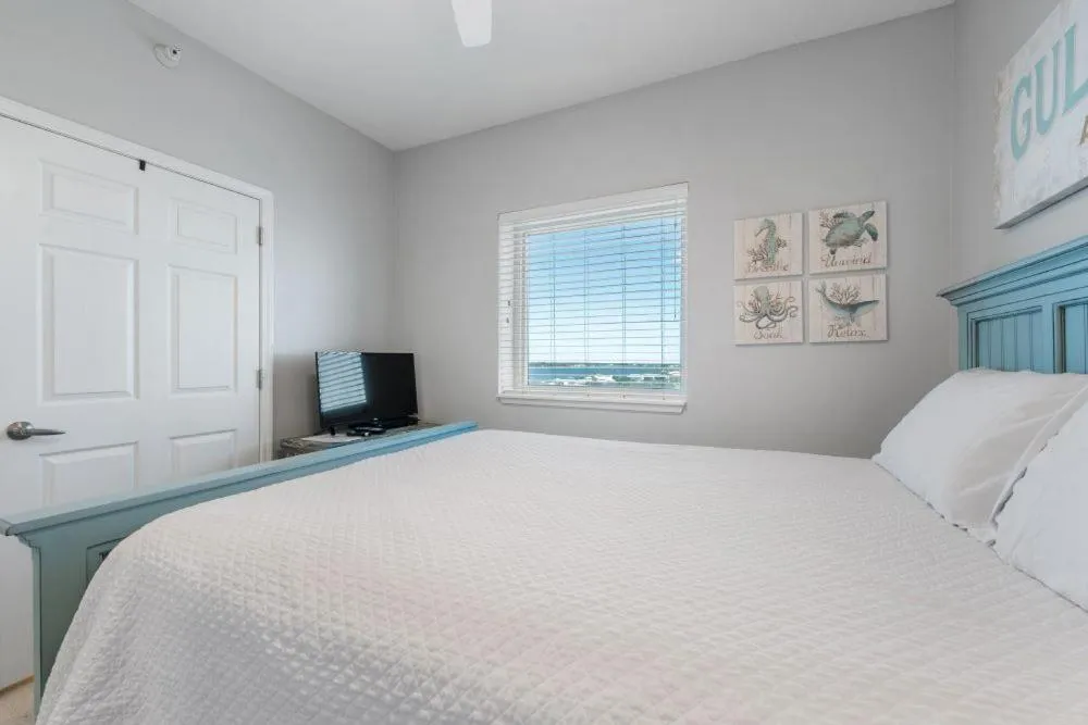 Bed in Sanibel 907 by Youngs Suncoast