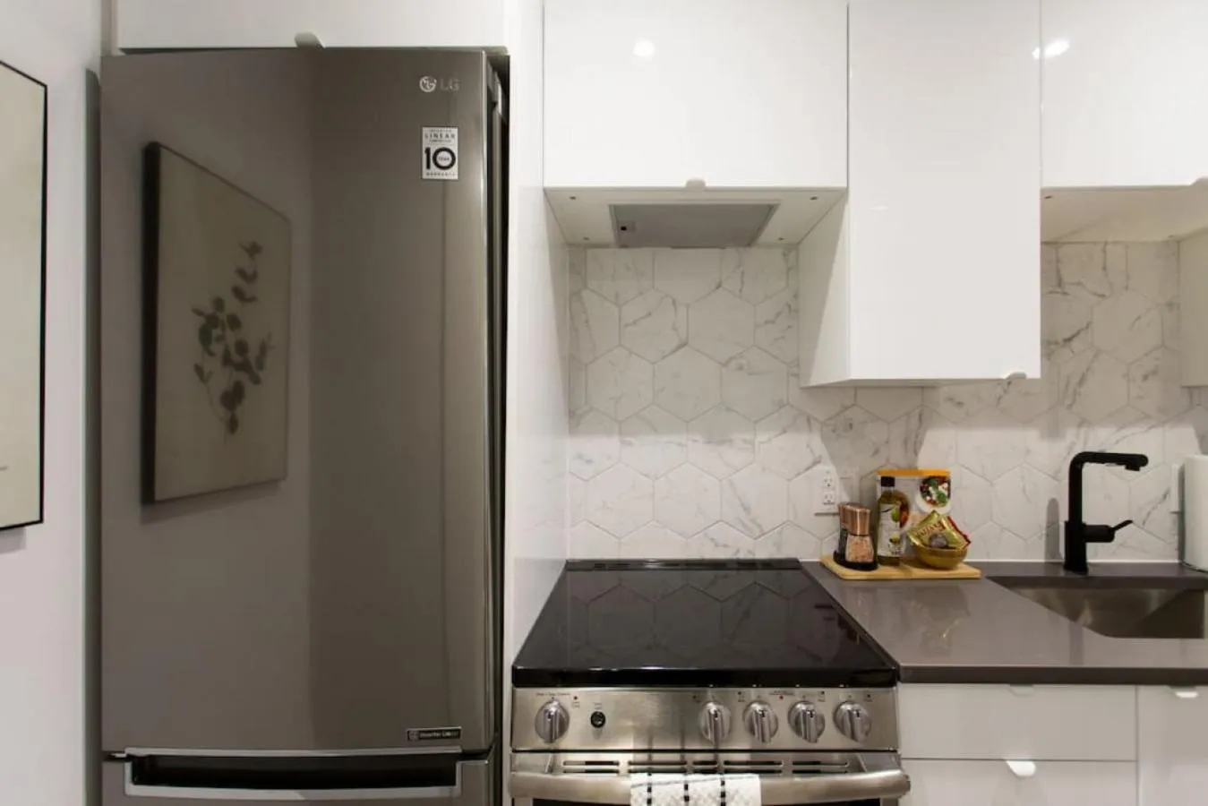 Palms Little Italy Studio with full bathroom by Denstays