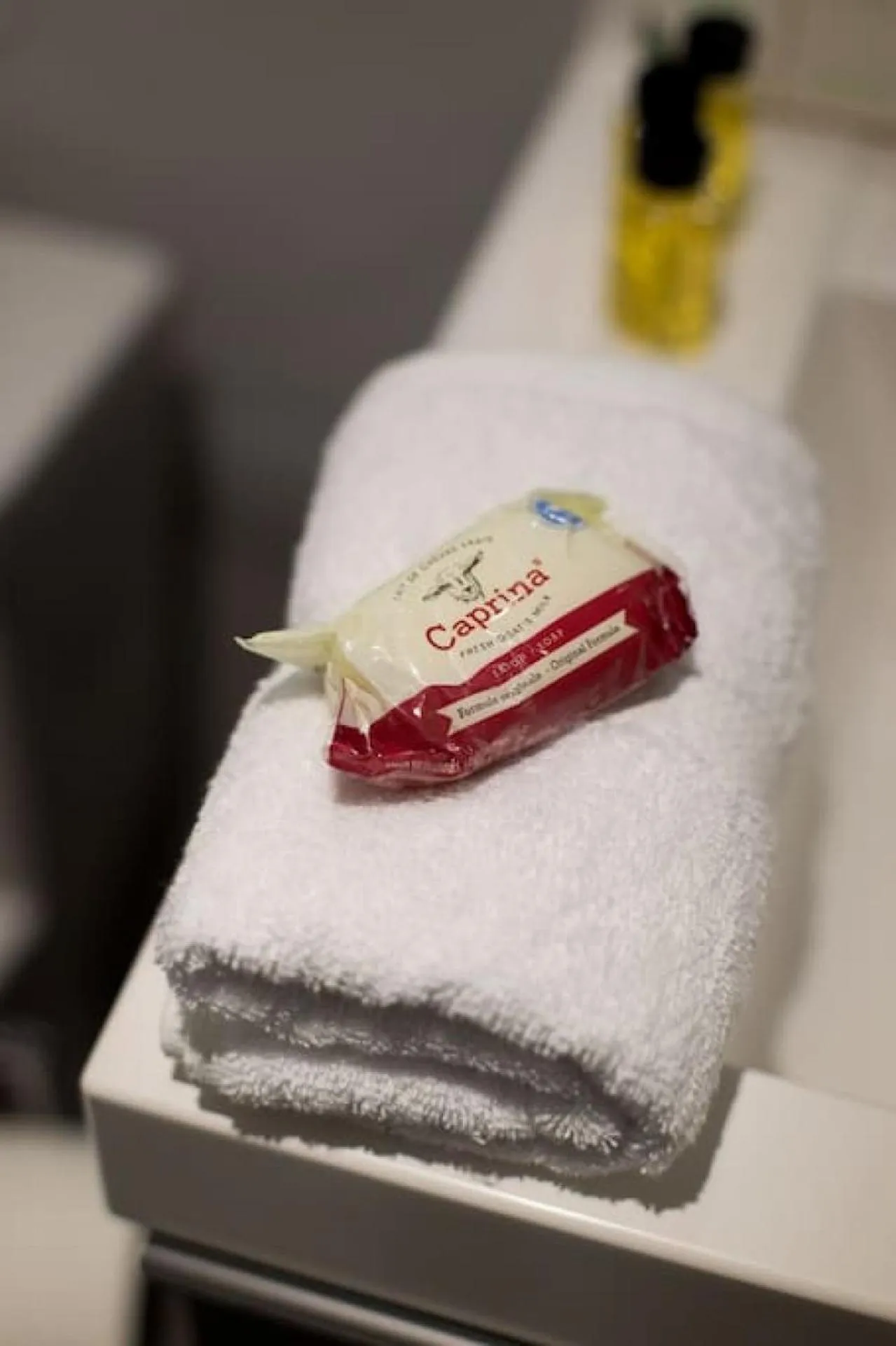 Palms Little Italy Studio with full bathroom by Denstays