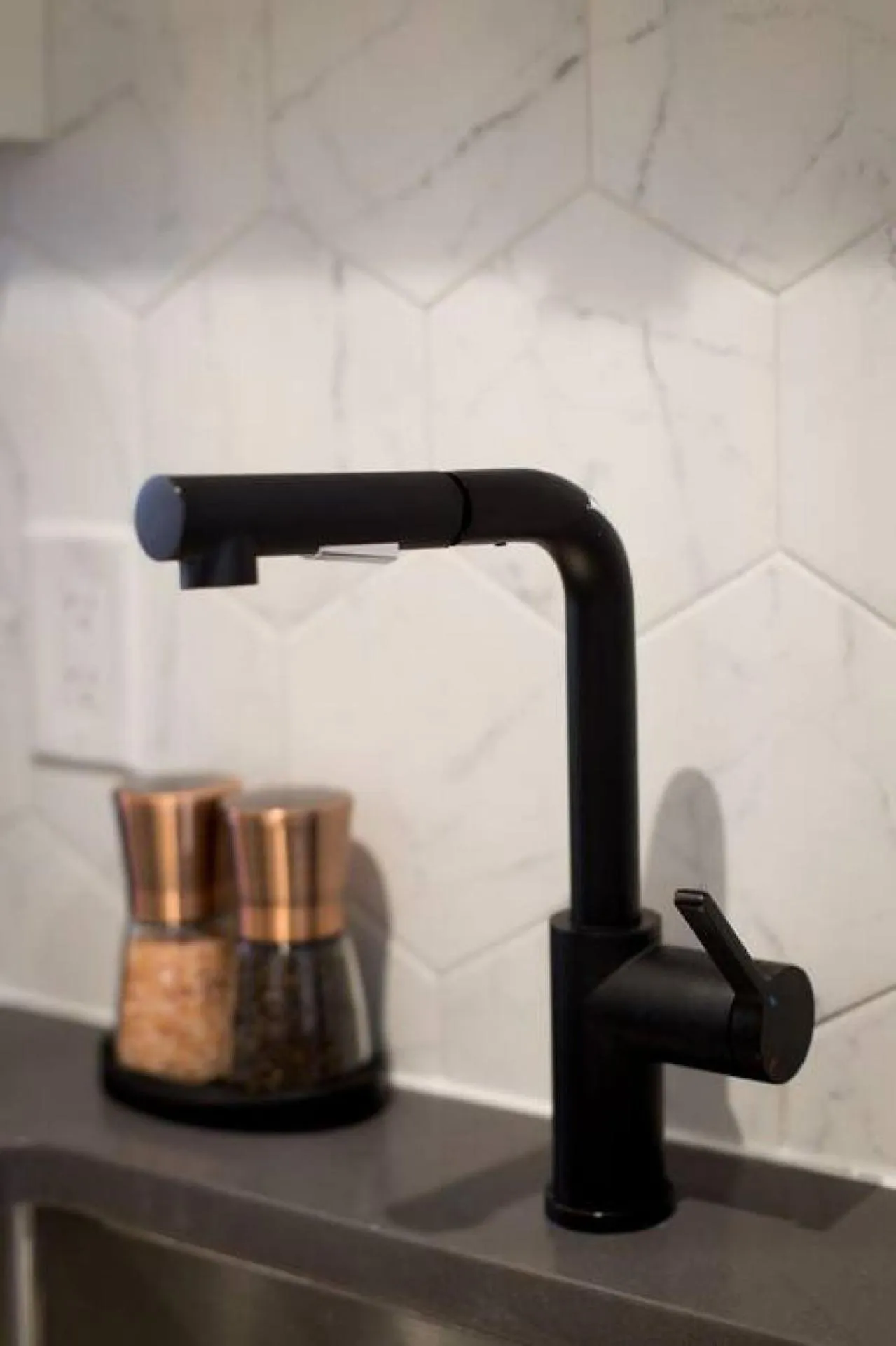 Palms Little Italy Studio with full bathroom by Denstays