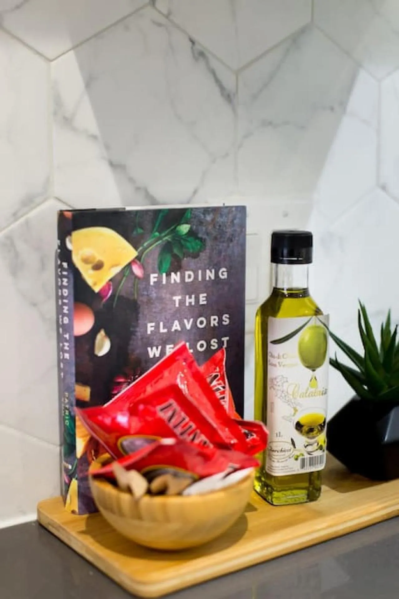 Palms Little Italy Studio with full bathroom by Denstays