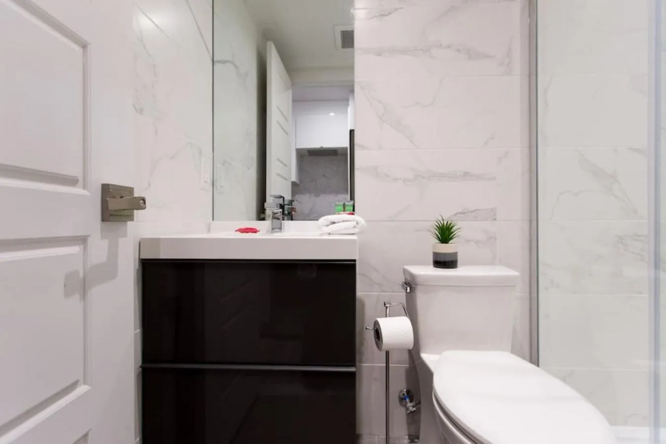 Palms Little Italy Studio with full bathroom by Denstays