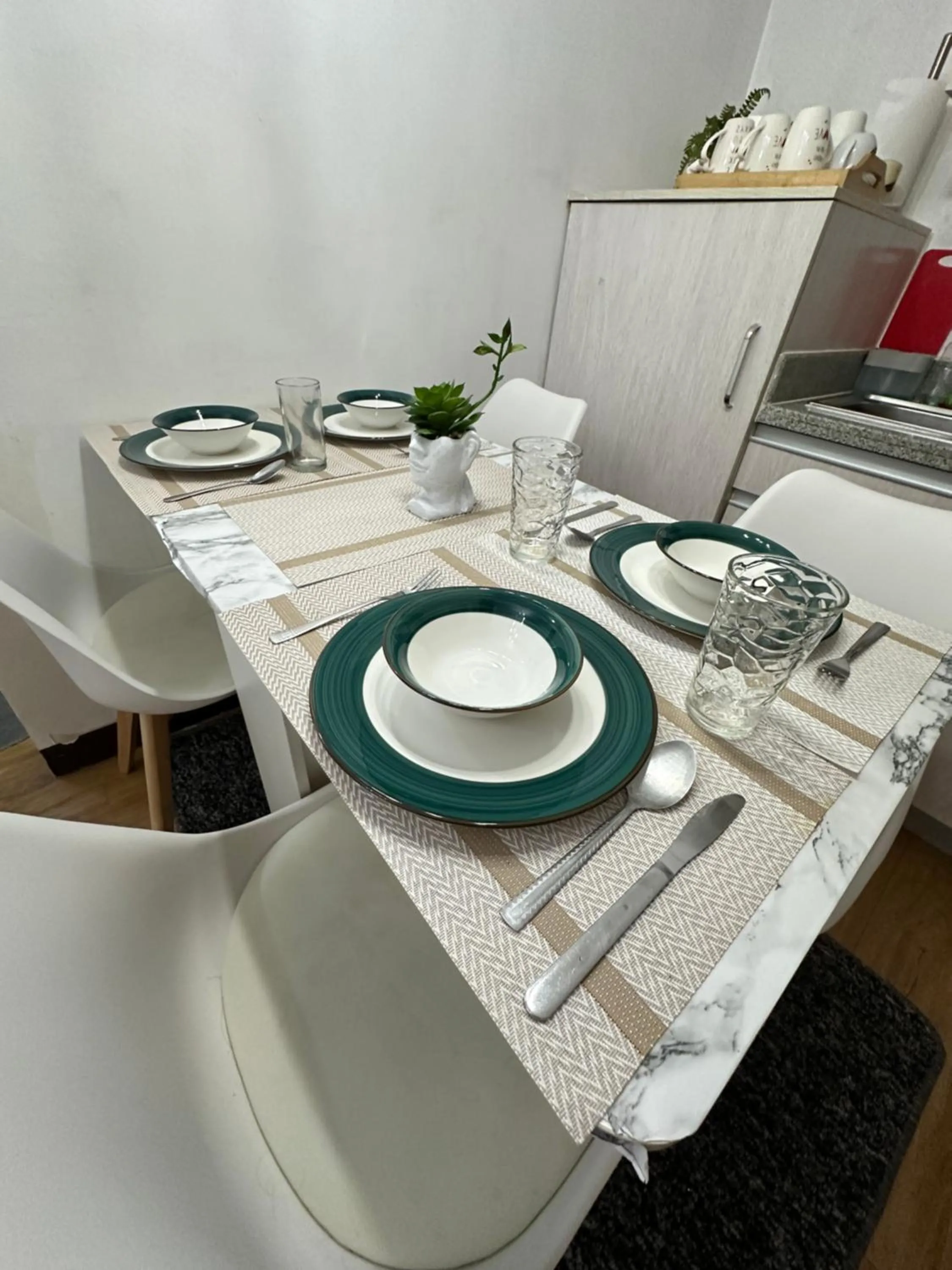 Lancris Residences 2 Bedroom Entire Apartment near Airport with Pool