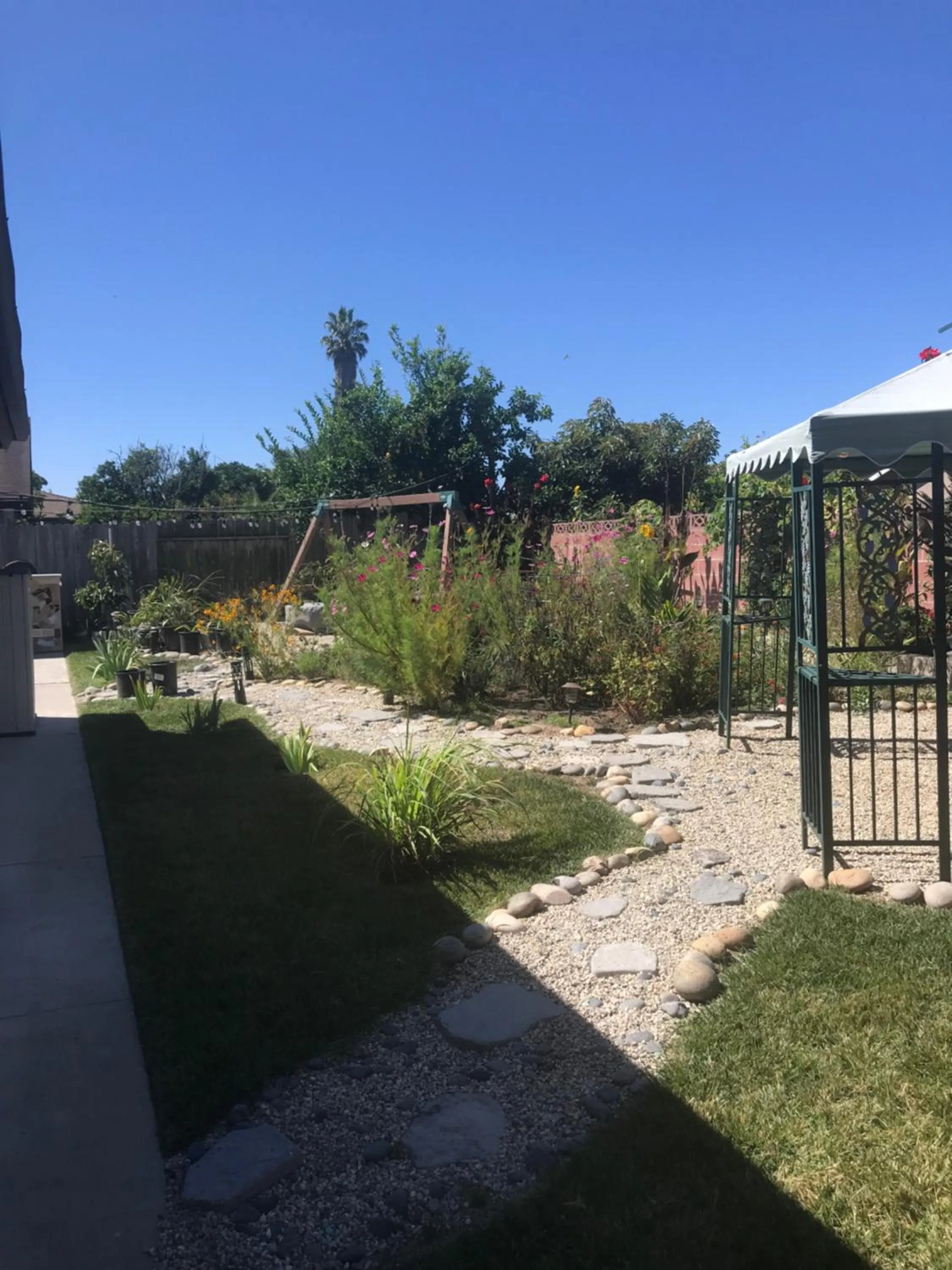 Garden view in Romantic Coastal Private Room