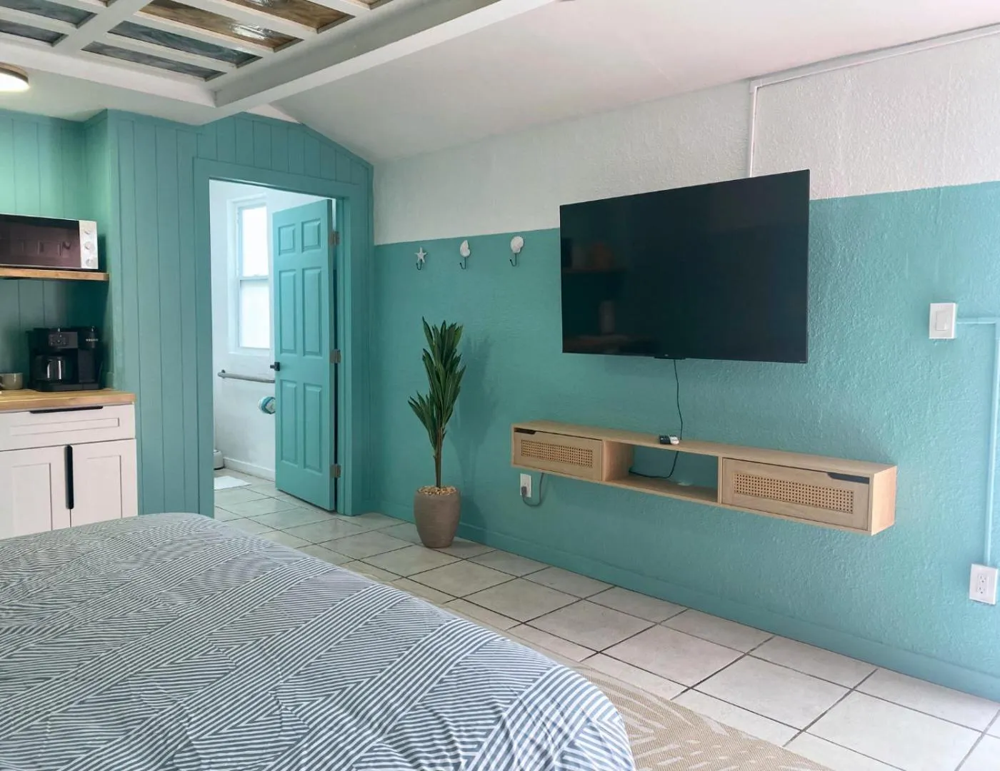 Bed in Oasis Palms Resort