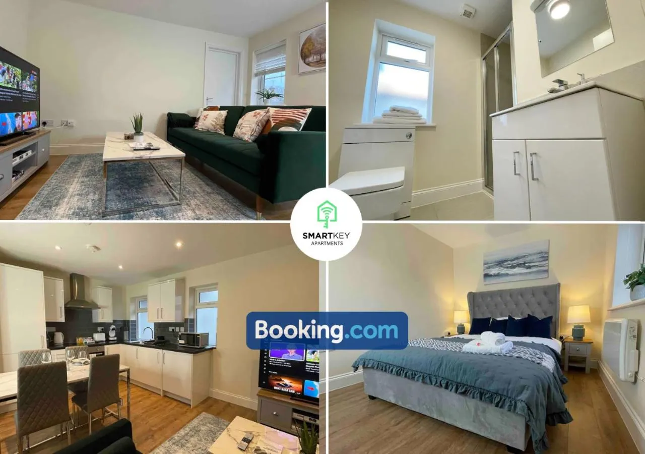 Modern 1 bedroom flat with free parking