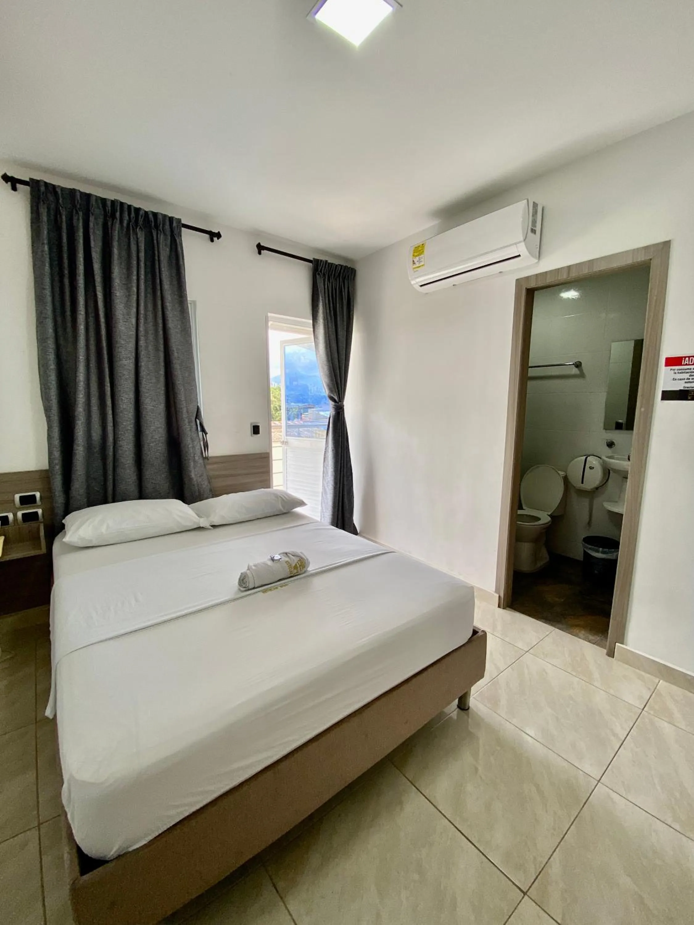 Bed in HOTEL DIAMOND BGA