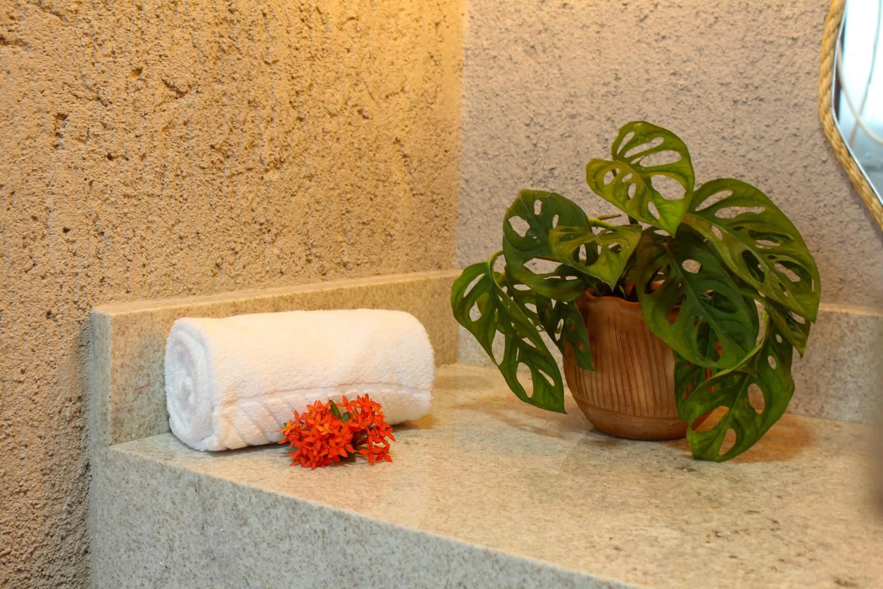 towels in Temporada Areia e Mar Triplex com piscina privativa e área gourmet a 250m da Praia do Patacho