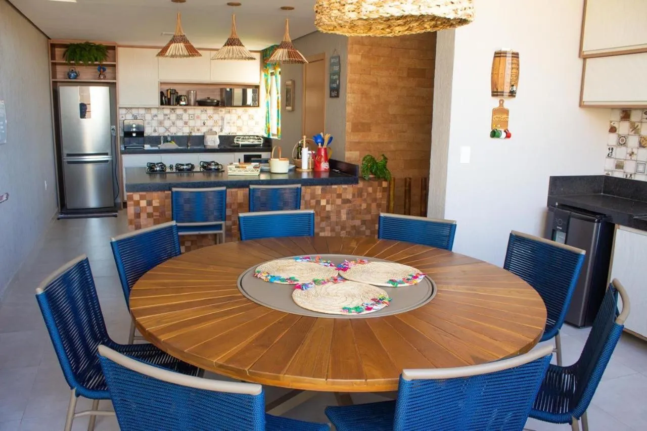 Kitchen or kitchenette in Temporada Areia e Mar Triplex com piscina privativa e área gourmet a 250m da Praia do Patacho