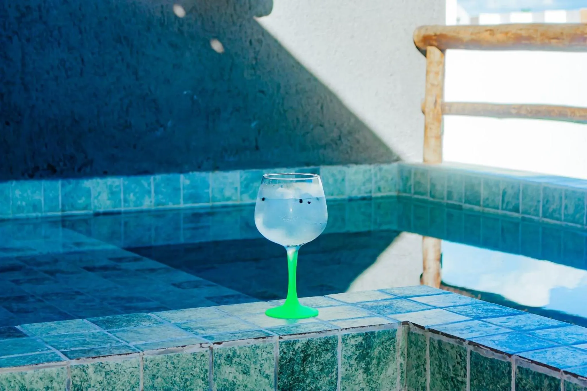 Swimming pool in Temporada Areia e Mar Triplex com piscina privativa e área gourmet a 250m da Praia do Patacho