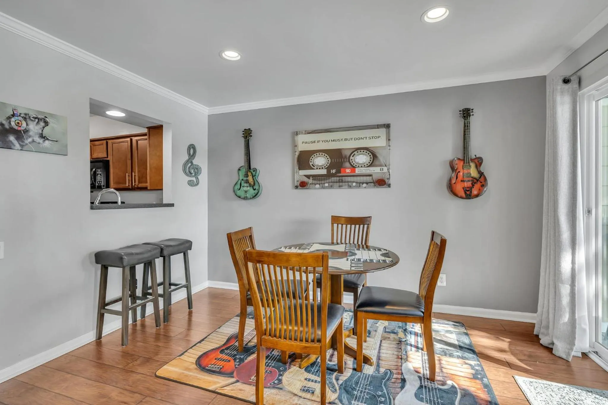 Nash Star Private Condo - 2bed, 2bath, Sleep 6, 25 Min Walk To Broadway And All Nashville Attractions, Pool, Gym