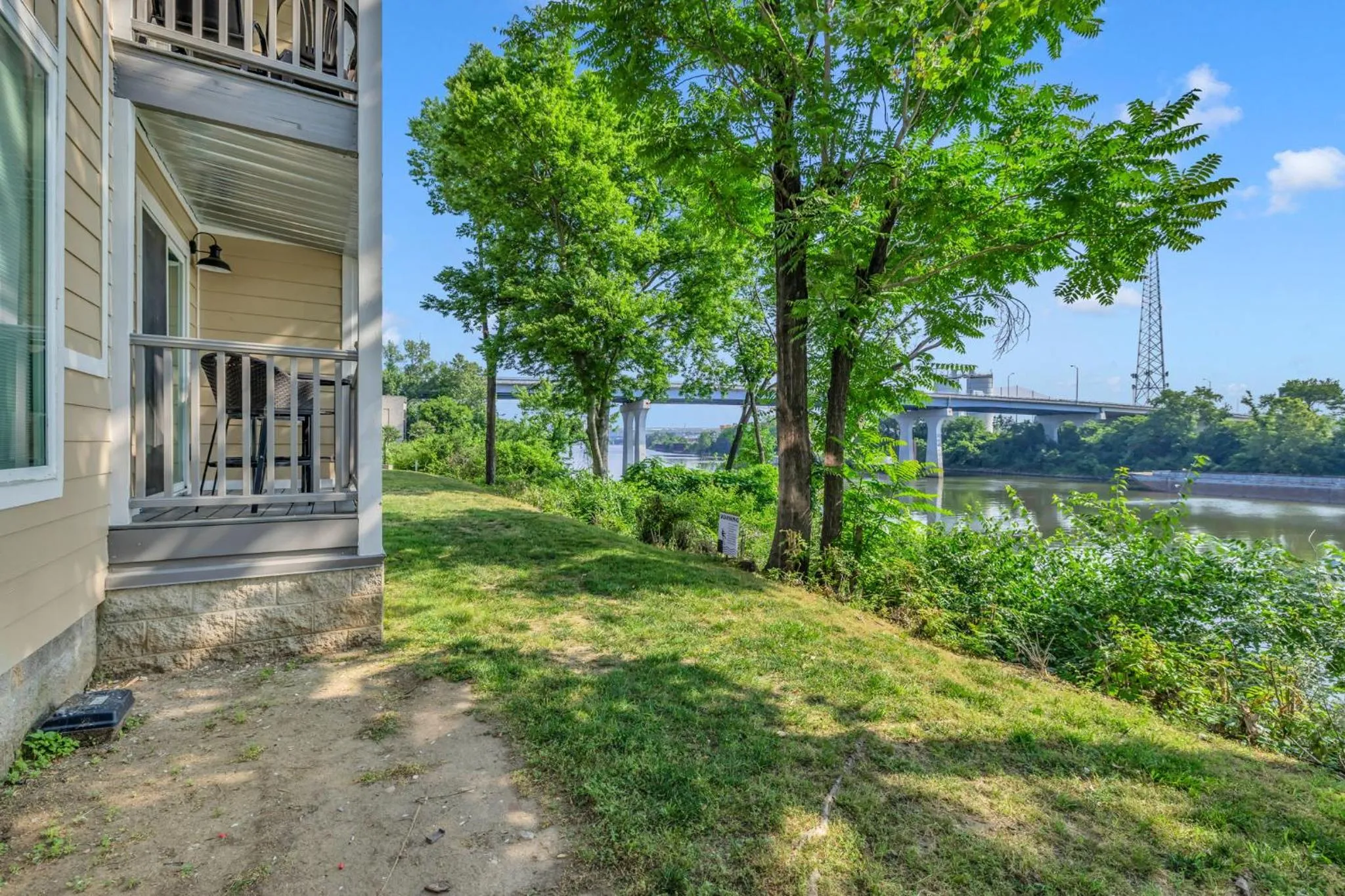 Nash Star Private Condo - 2bed, 2bath, Sleep 6, 25 Min Walk To Broadway And All Nashville Attractions, Pool, Gym