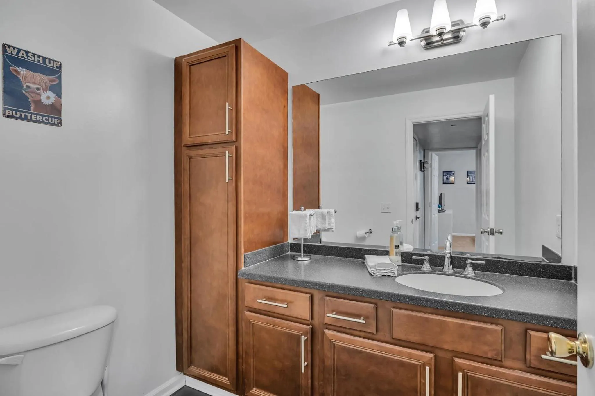 Nash Star Private Condo - 2bed, 2bath, Sleep 6, 25 Min Walk To Broadway And All Nashville Attractions, Pool, Gym