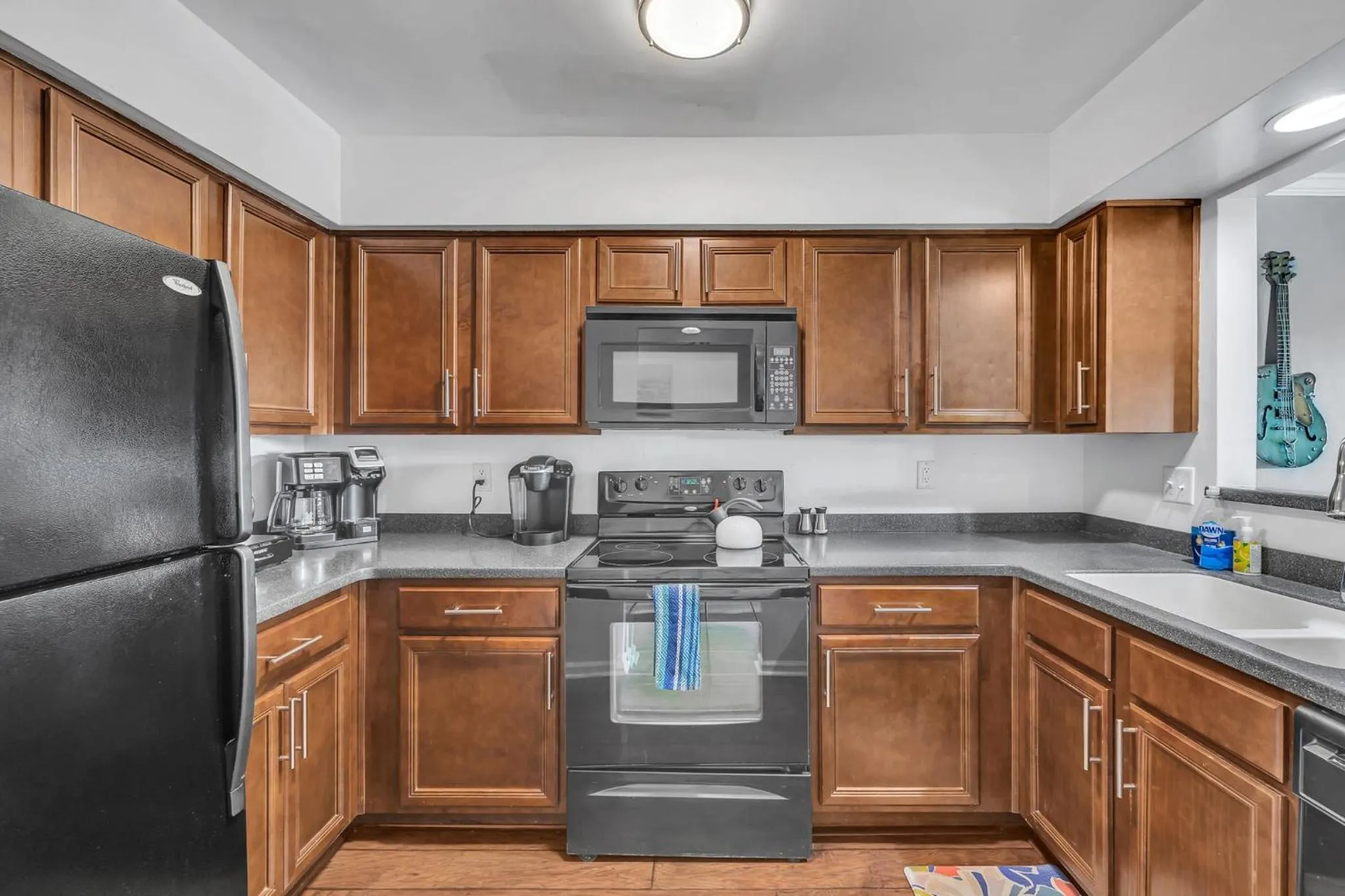 Nash Star Private Condo - 2bed, 2bath, Sleep 6, 25 Min Walk To Broadway And All Nashville Attractions, Pool, Gym