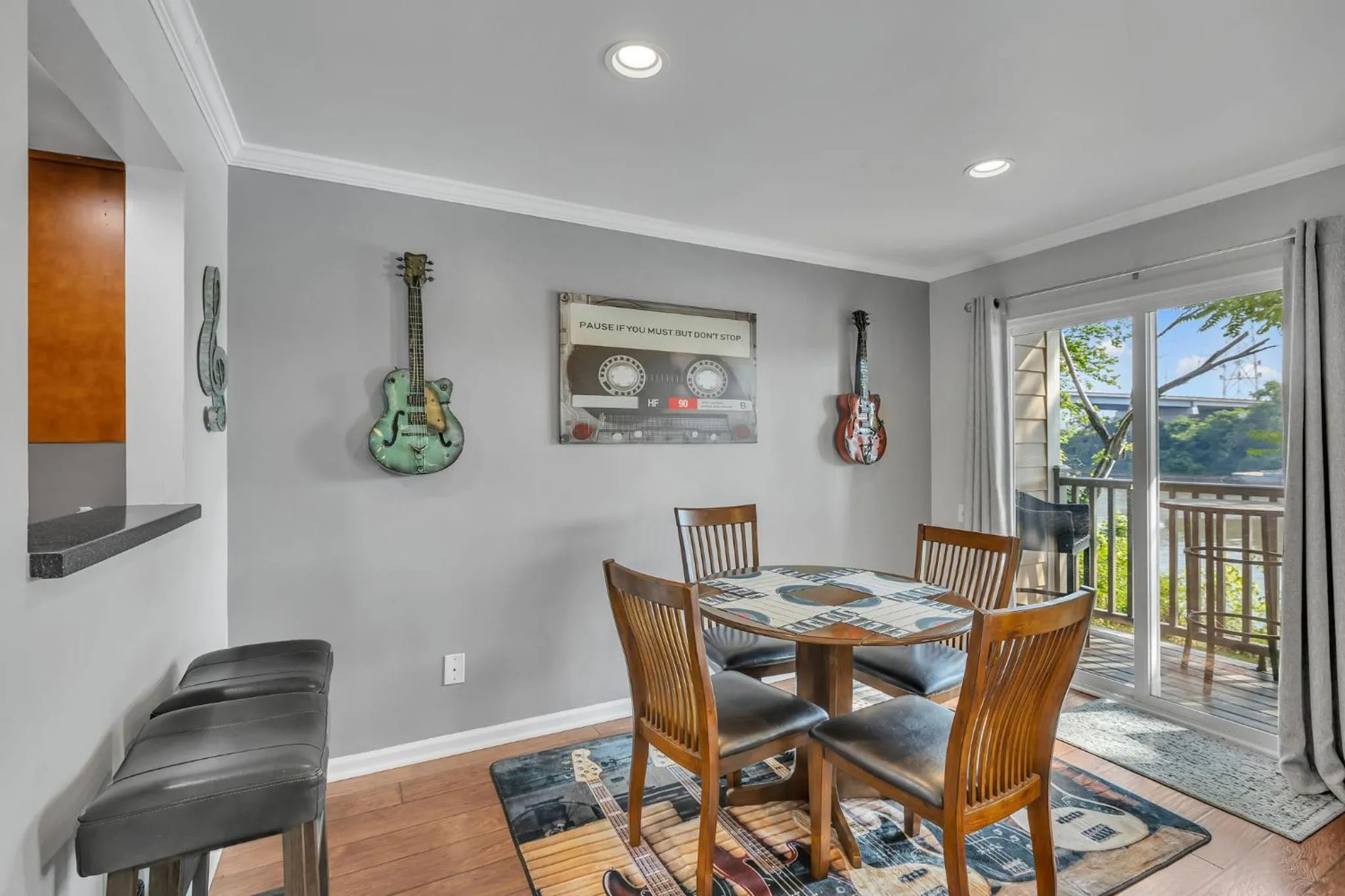 Nash Star Private Condo - 2bed, 2bath, Sleep 6, 25 Min Walk To Broadway And All Nashville Attractions, Pool, Gym