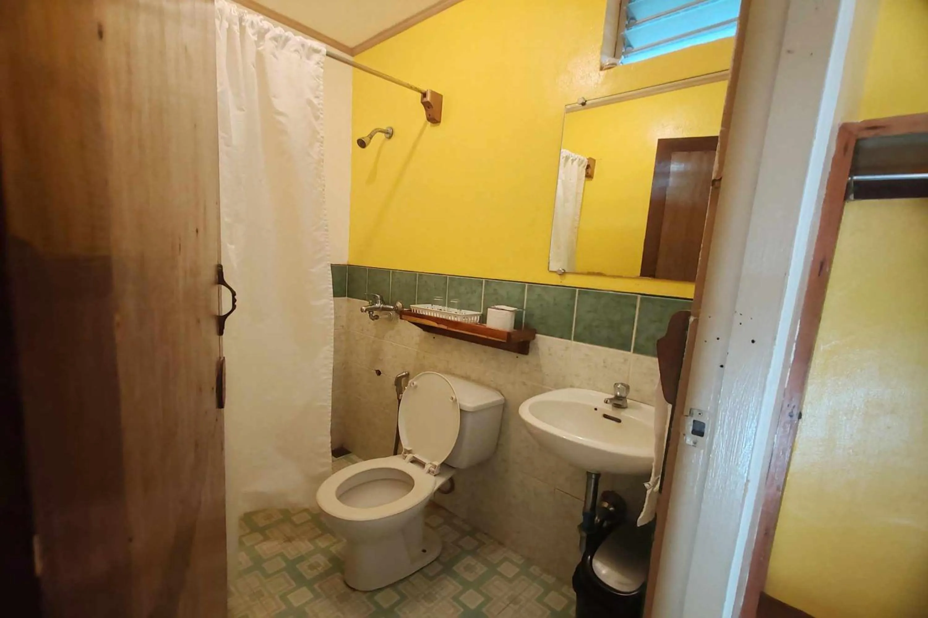 Bathroom in Summer Homes Beach Front Resort and Cottages Port Barton