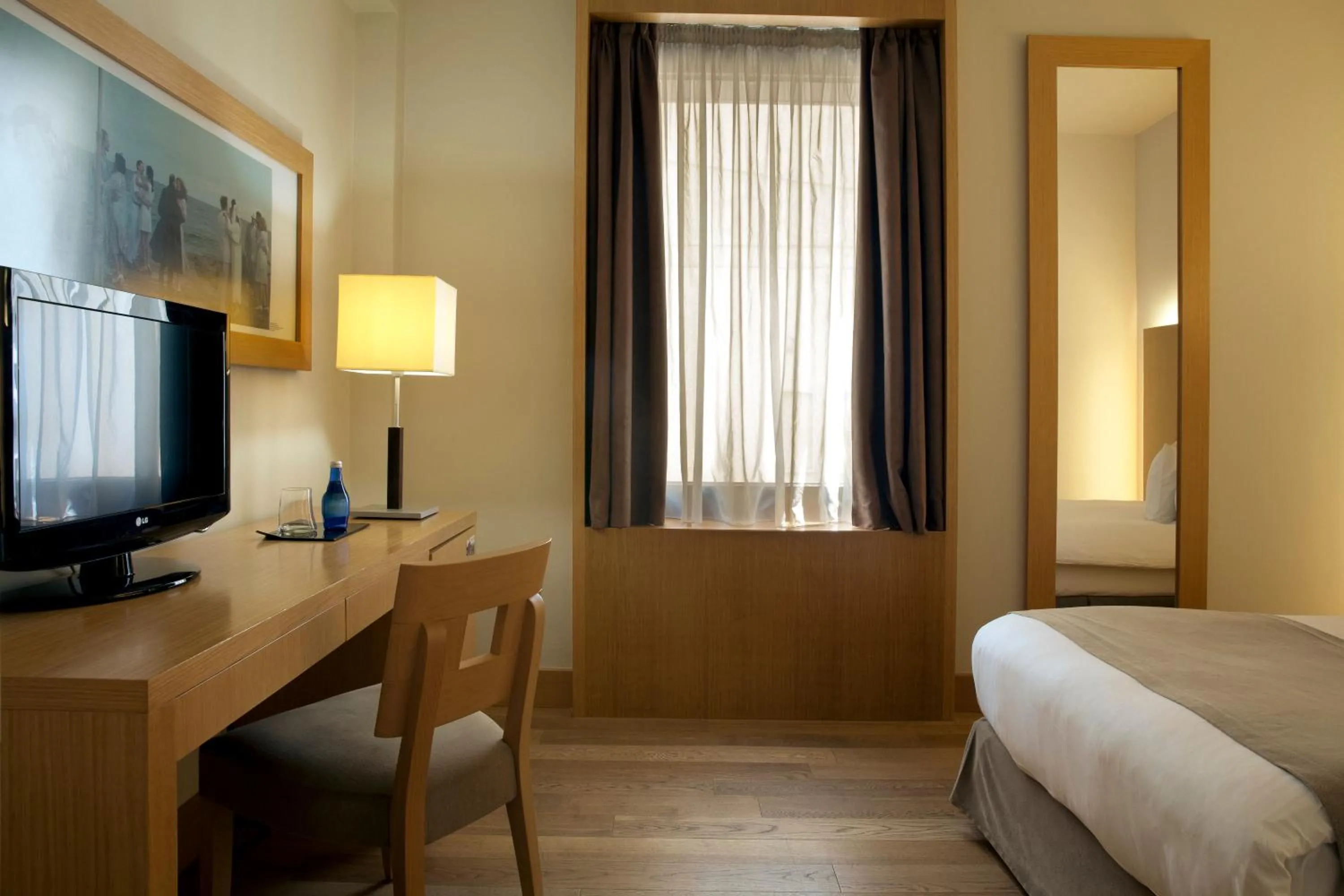 Bed in Zeus Thessaloniki Lazart