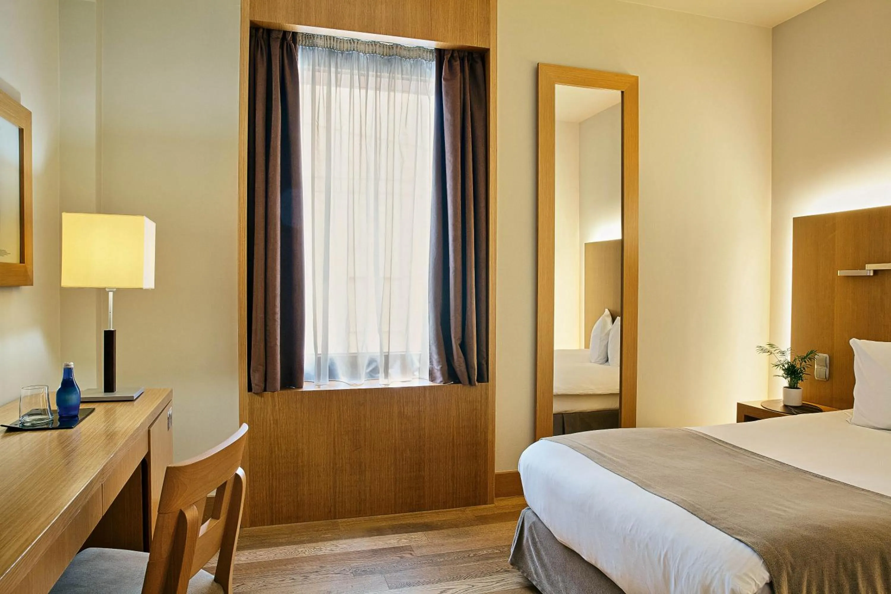 Bed in Zeus Thessaloniki Lazart