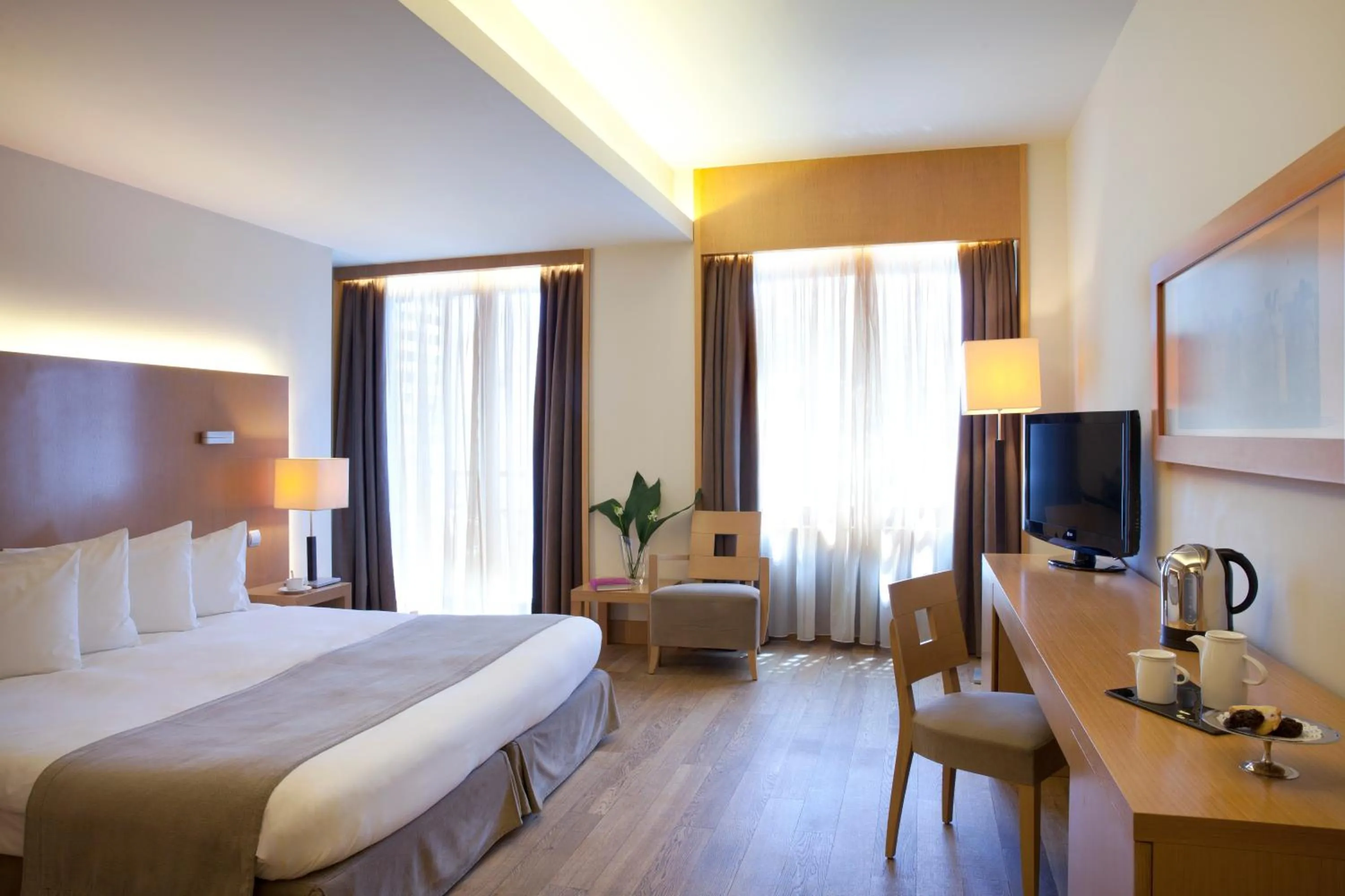 Bed in Zeus Thessaloniki Lazart