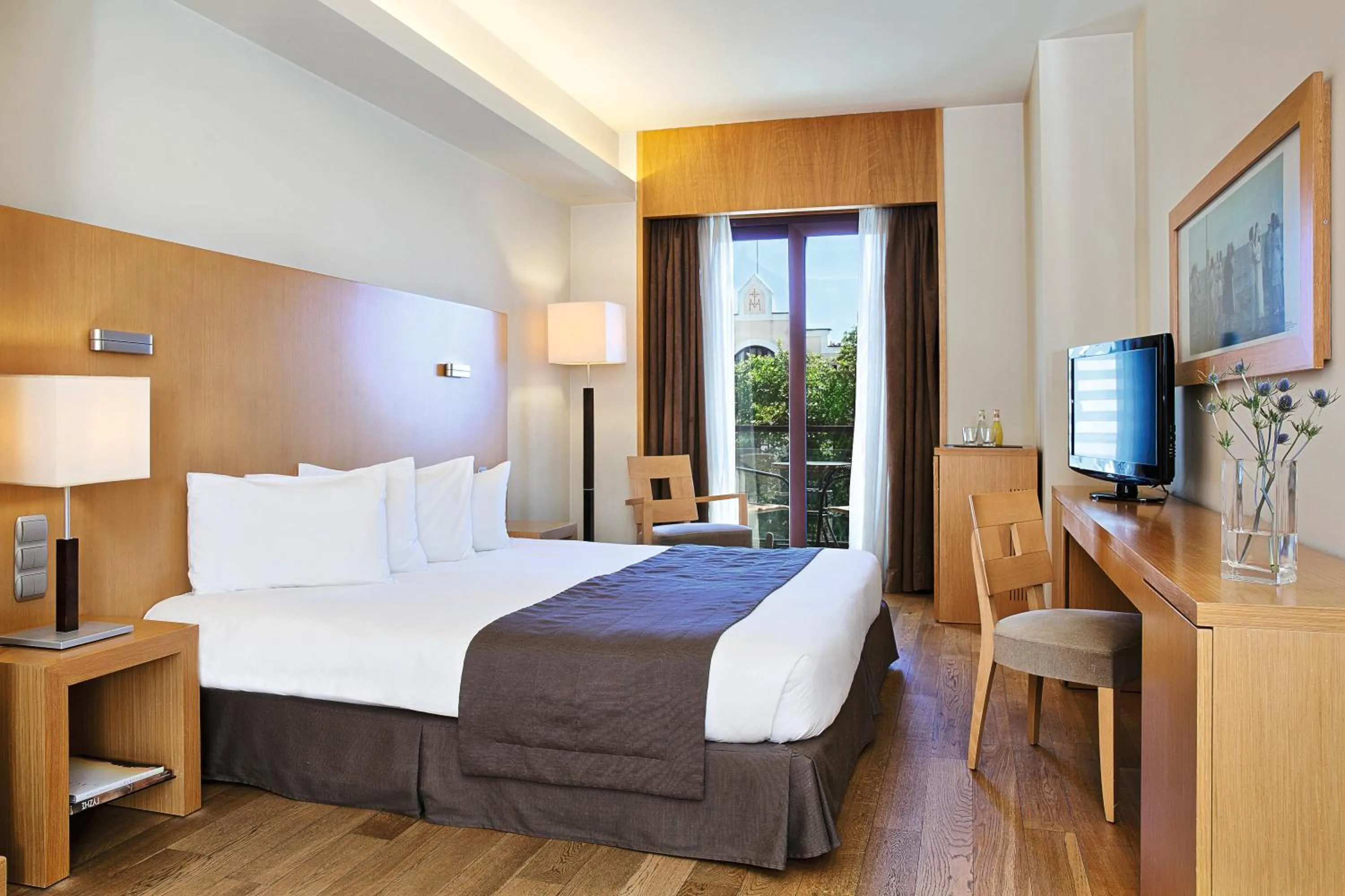 Bed in Zeus Thessaloniki Lazart