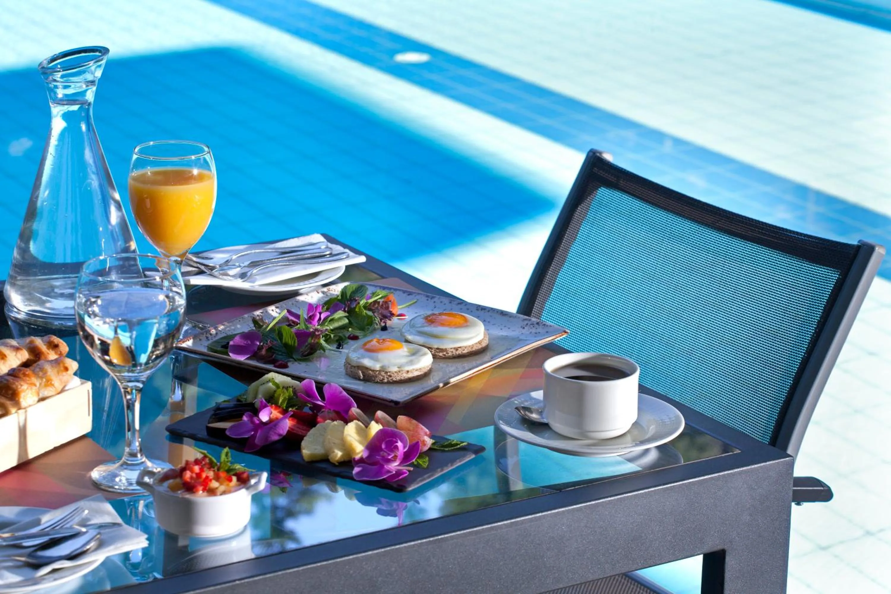 Swimming pool in Zeus Thessaloniki Lazart