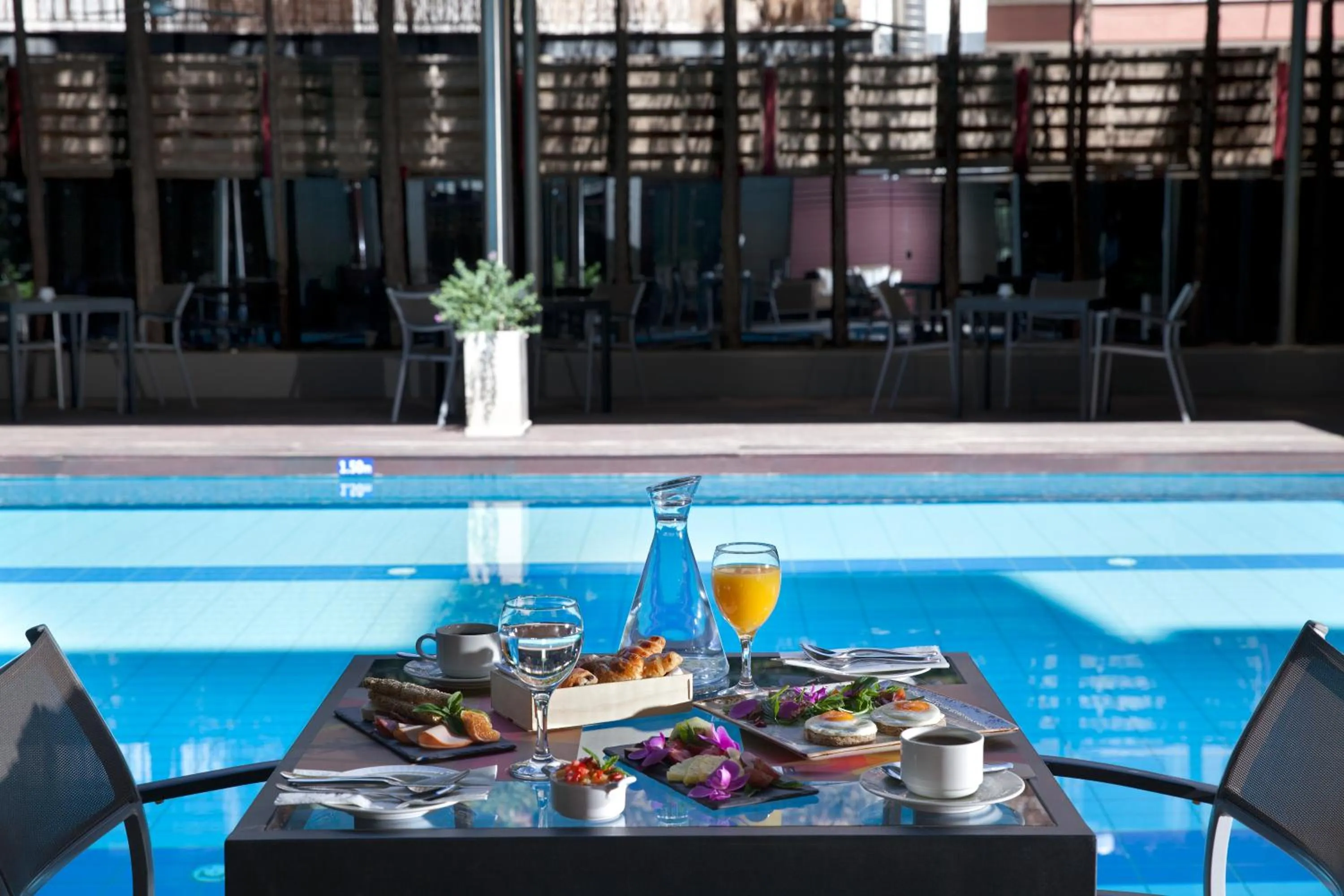 Swimming pool in Zeus Thessaloniki Lazart