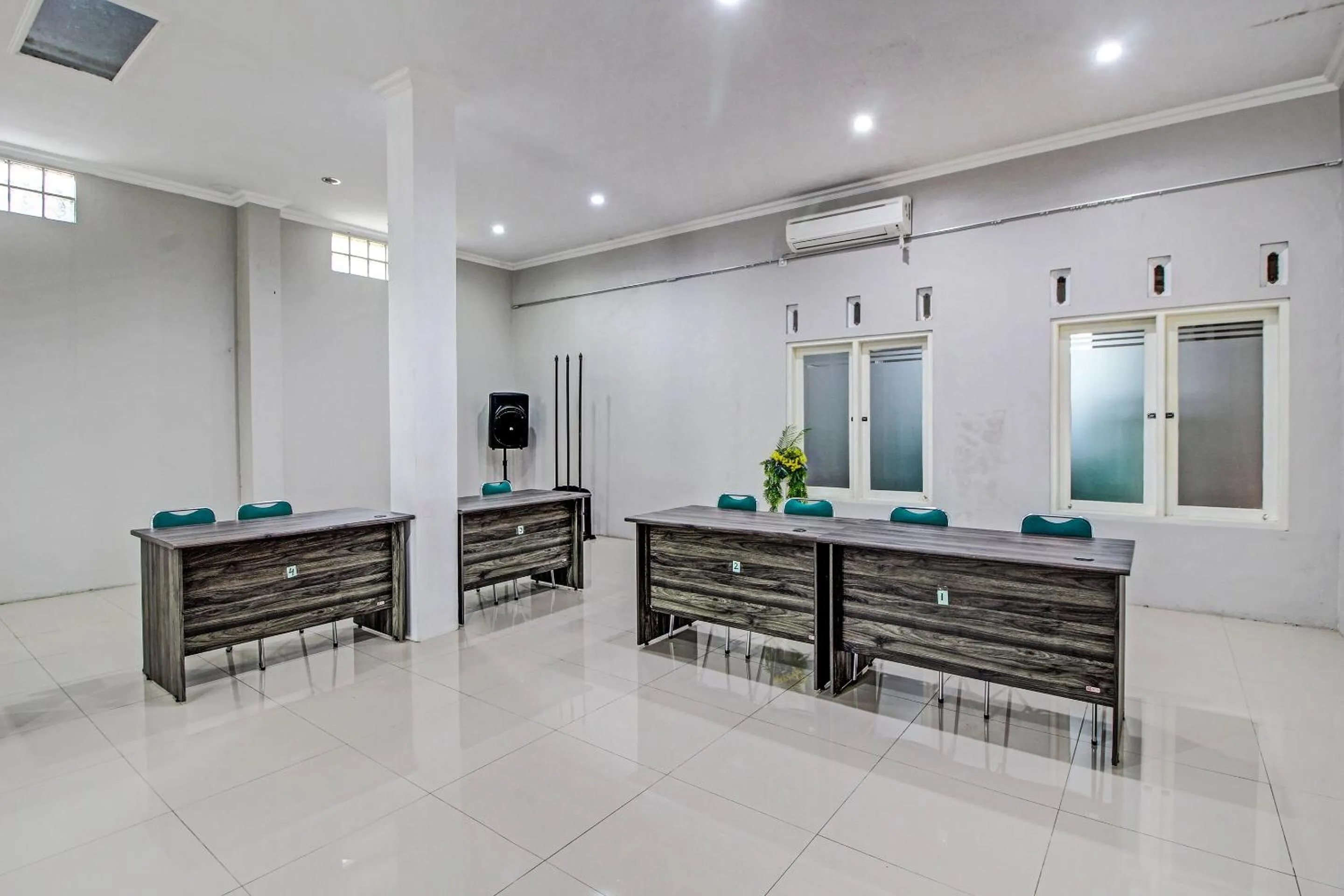 Lobby or reception in Capital O 92250 Hall & Guesthouse Kowapi Syariah