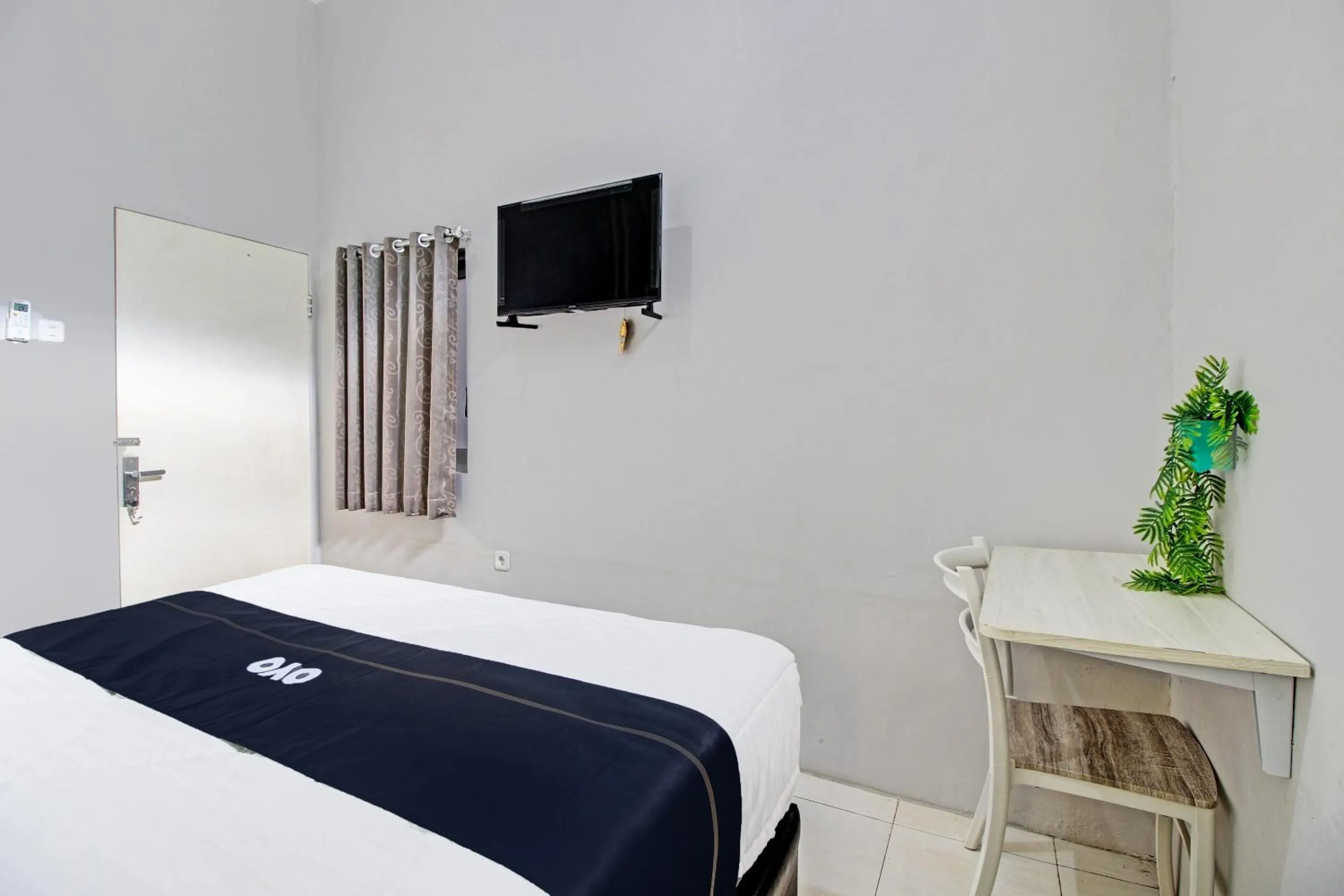 Bedroom in Capital O 92250 Hall & Guesthouse Kowapi Syariah