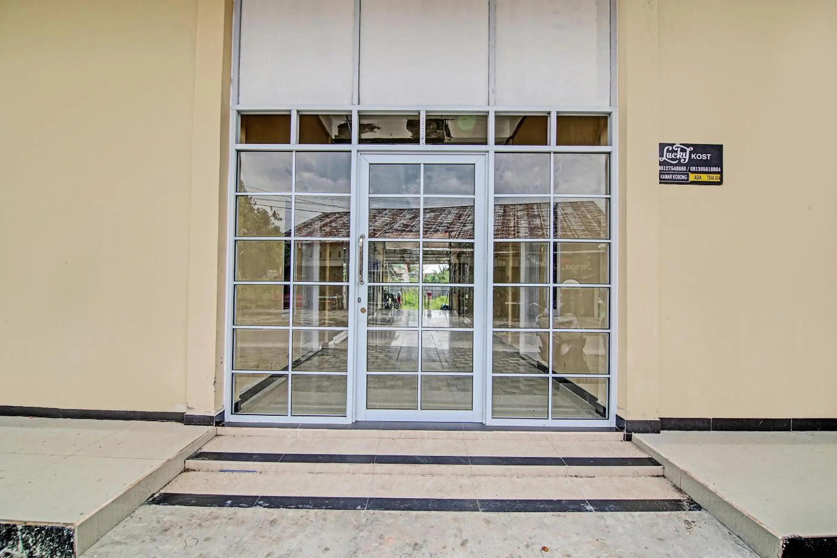 Facade/entrance in Hotel O Lucky Guesthouse Facade/entrance in Hotel O Lucky Guesthouse